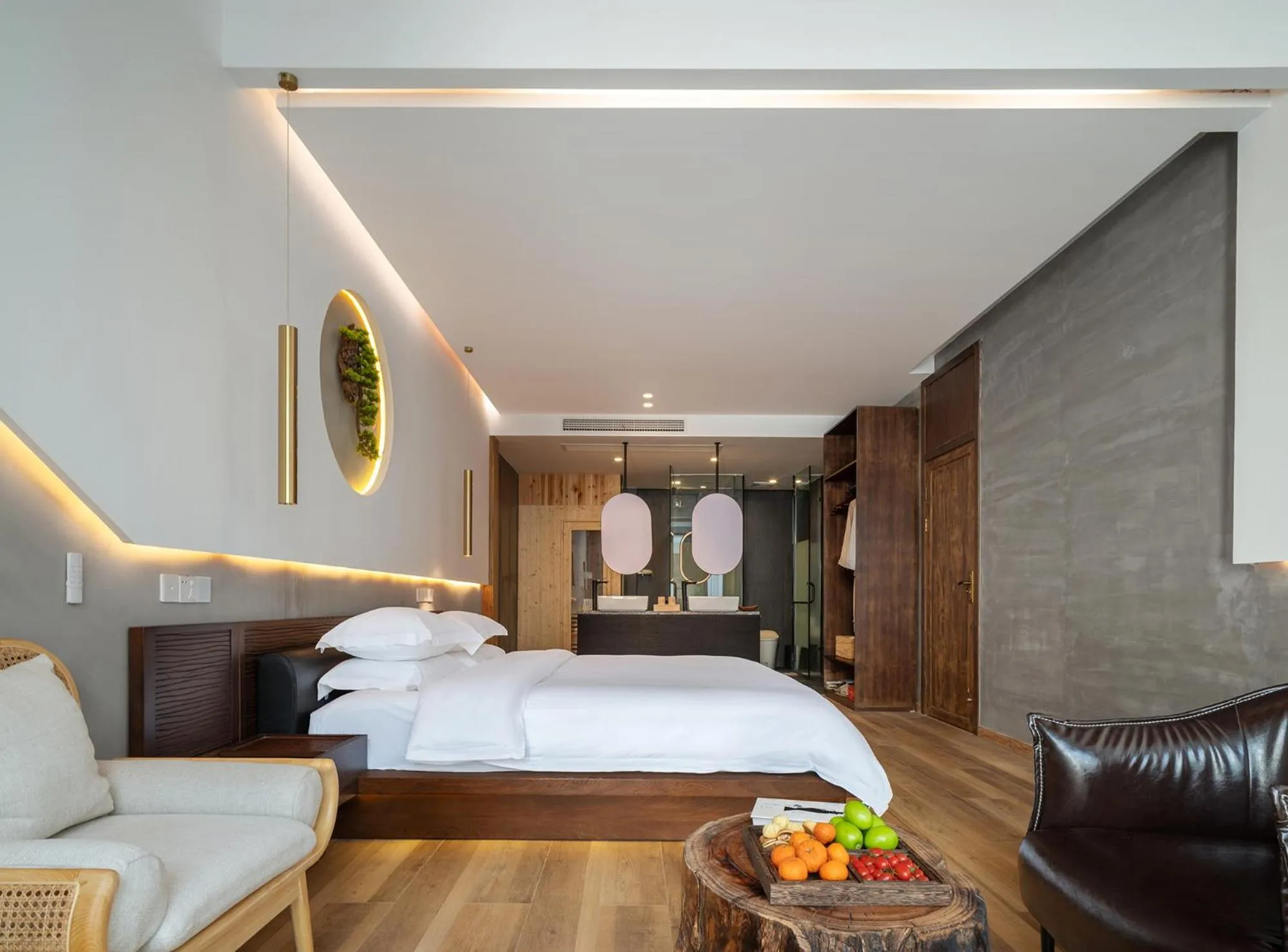 Photo of the whole room, Bed in Foggy Valley