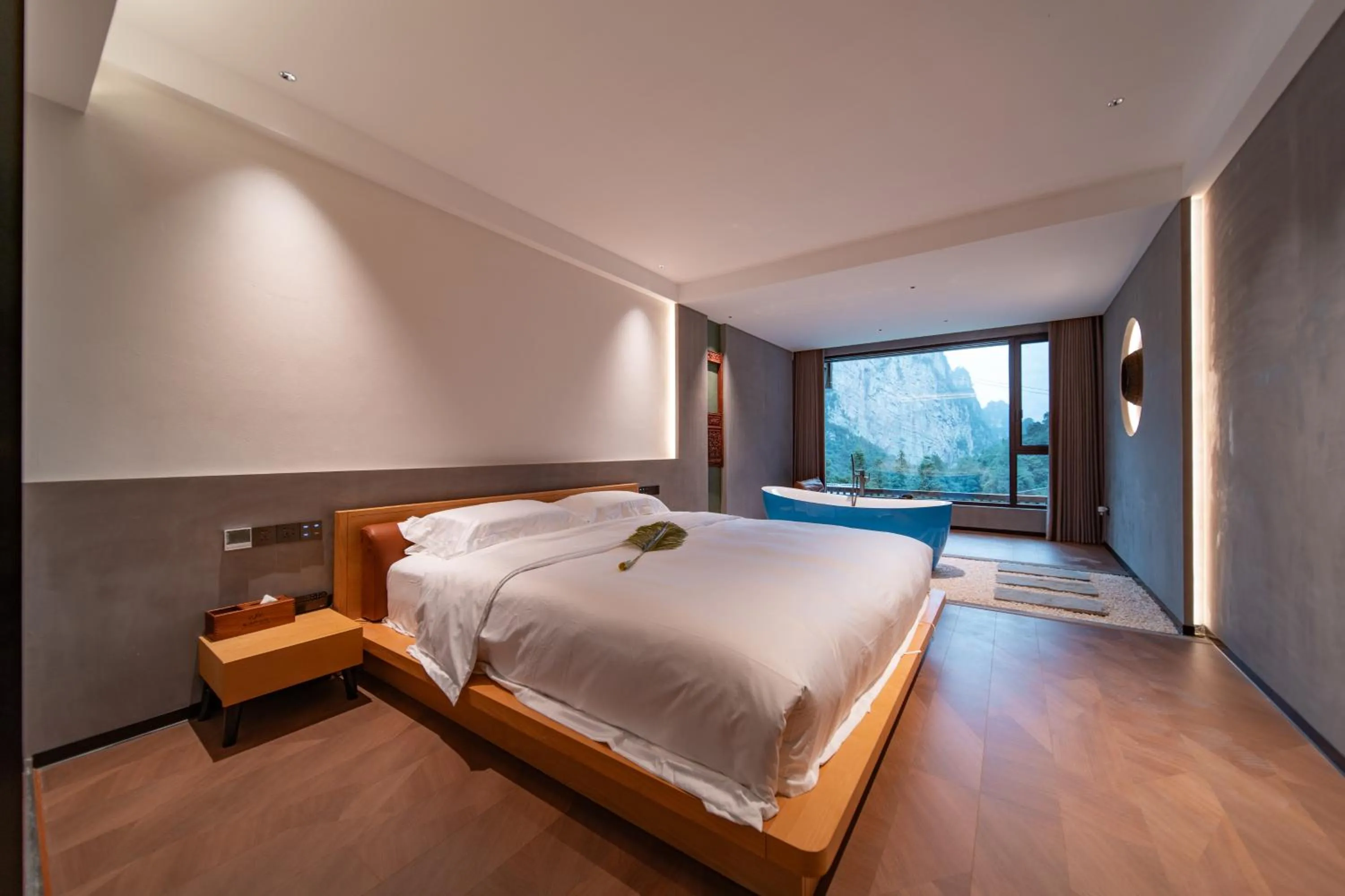 Photo of the whole room, Bed in Foggy Valley