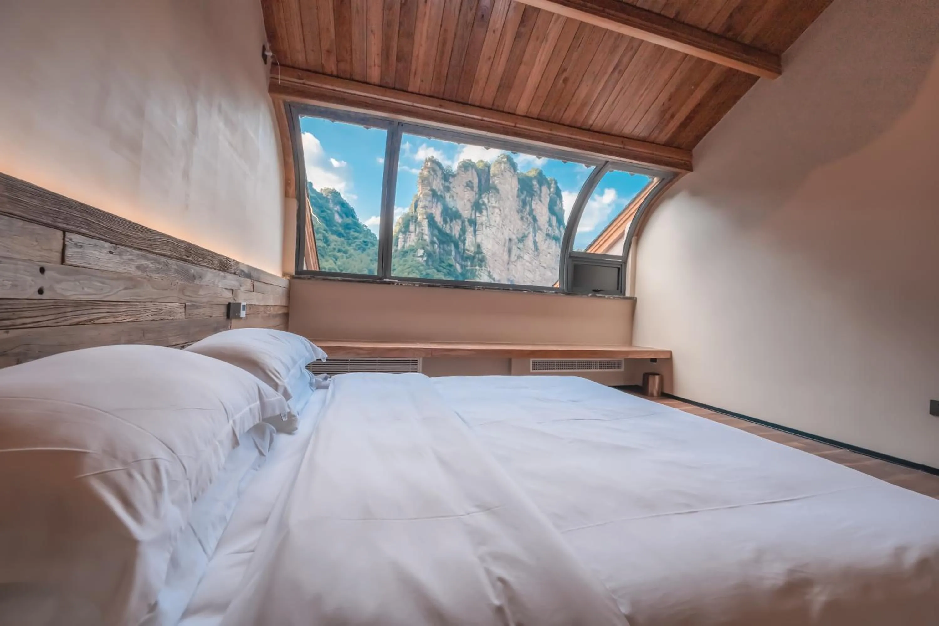 Bed in Foggy Valley