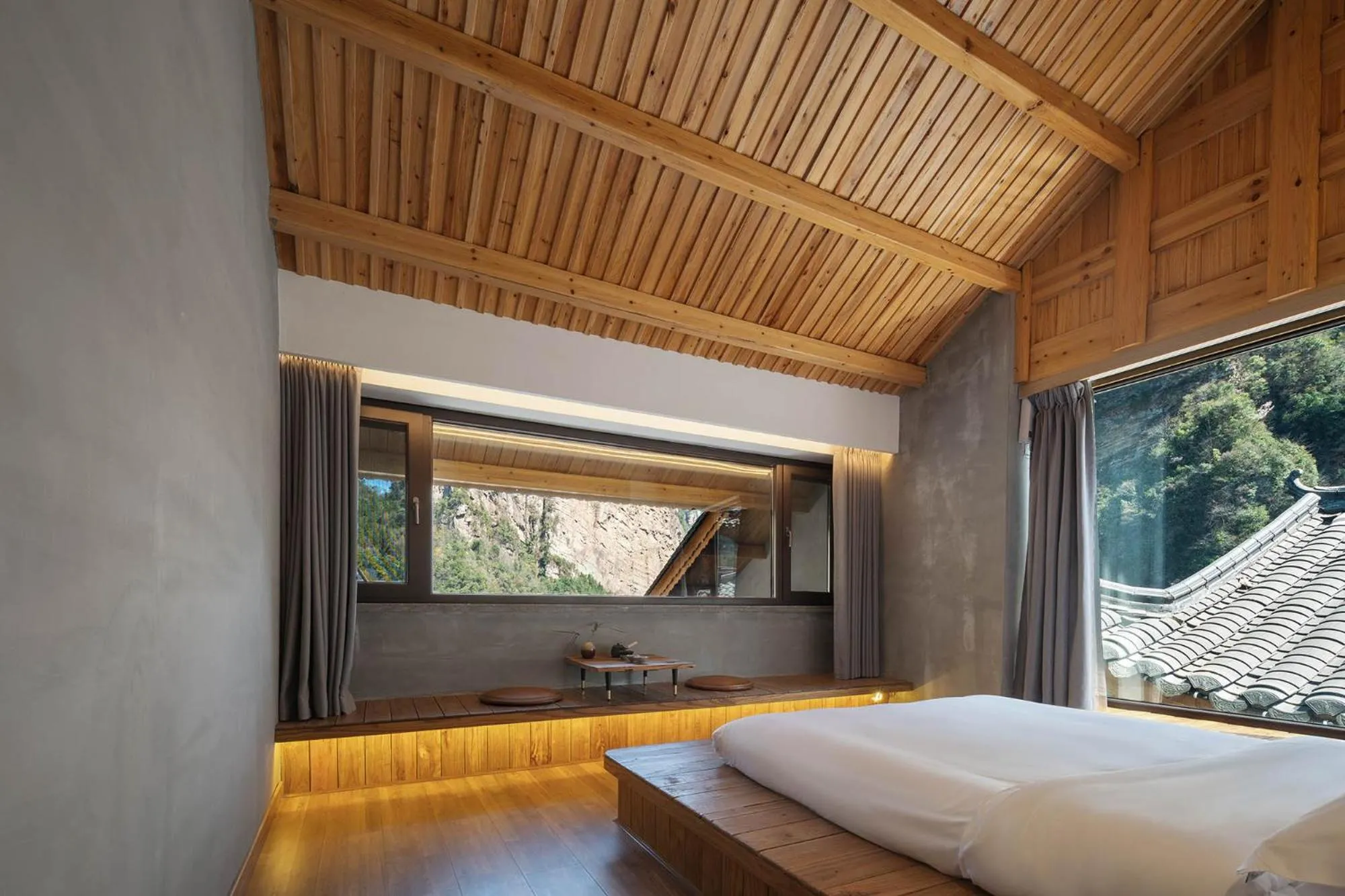 Bed in Foggy Valley