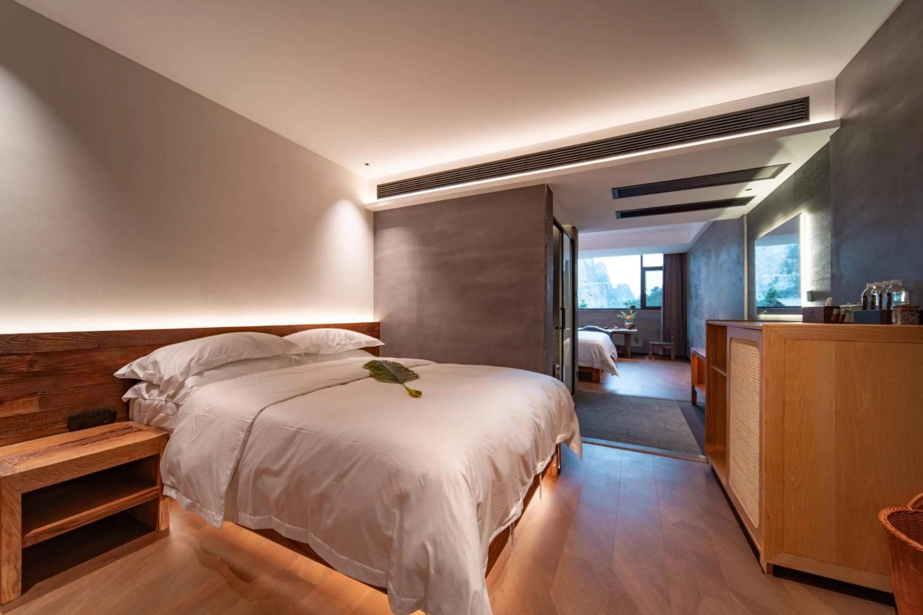 Photo of the whole room, Bed in Foggy Valley