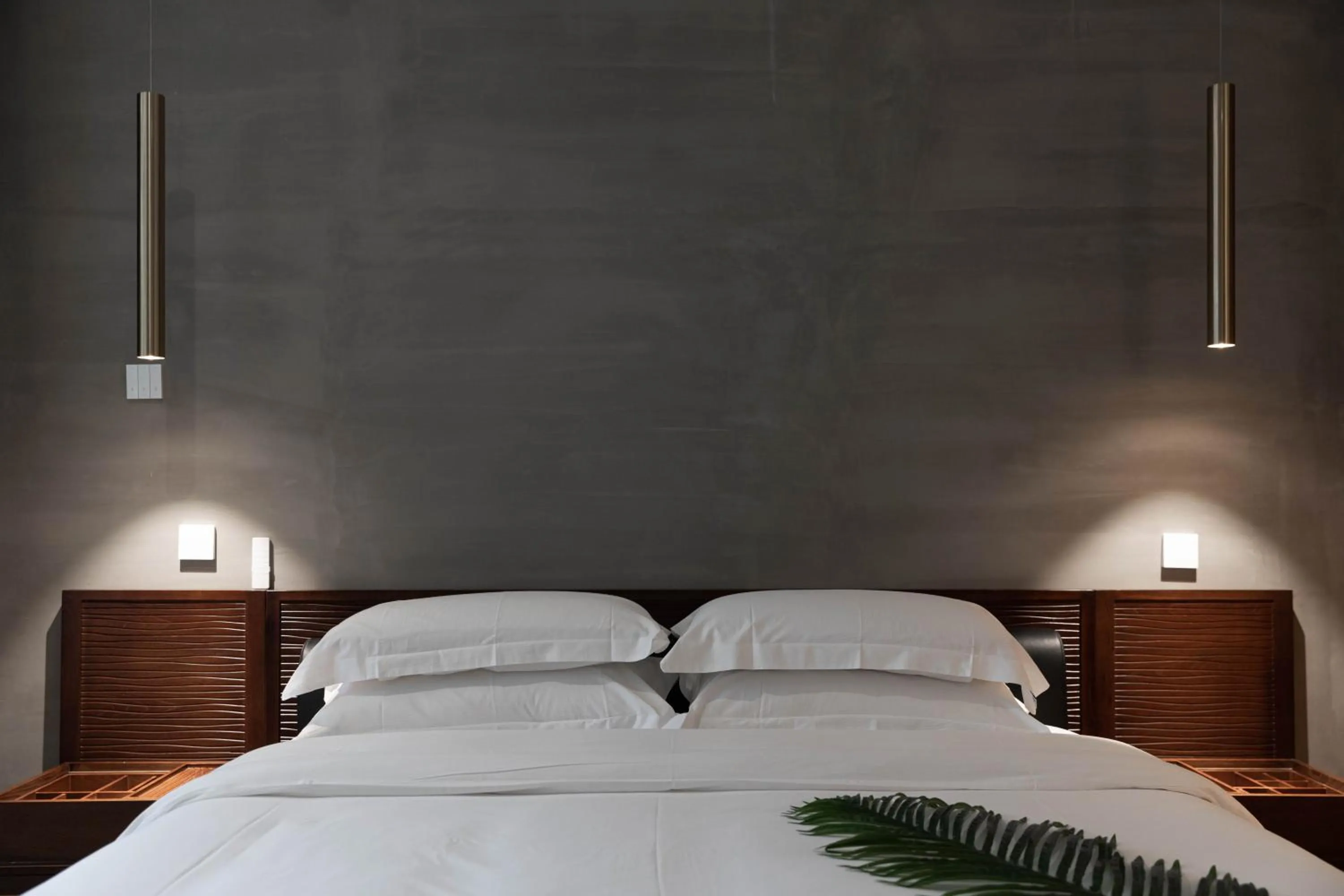 Bed in Foggy Valley