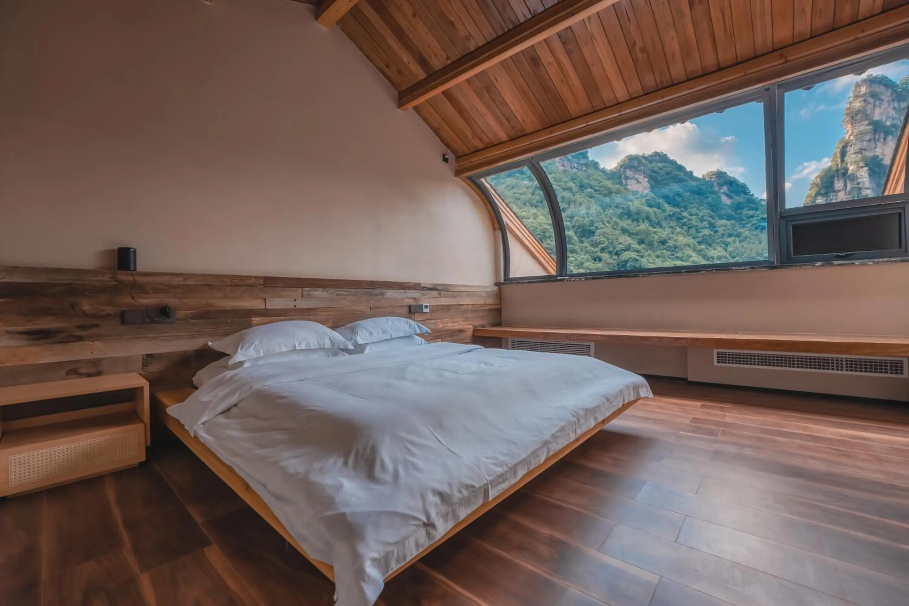 Bed in Foggy Valley
