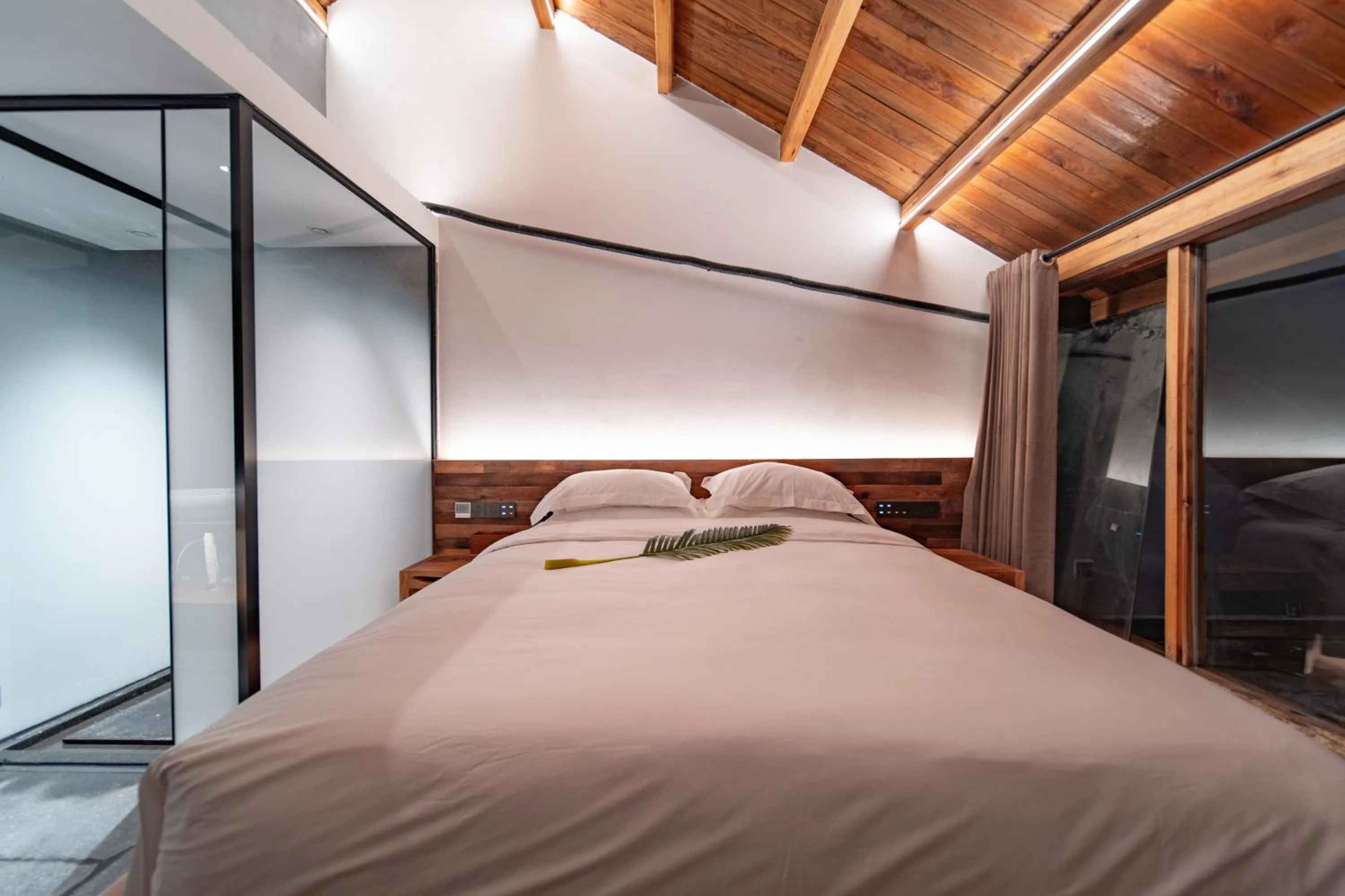 Bed in Foggy Valley