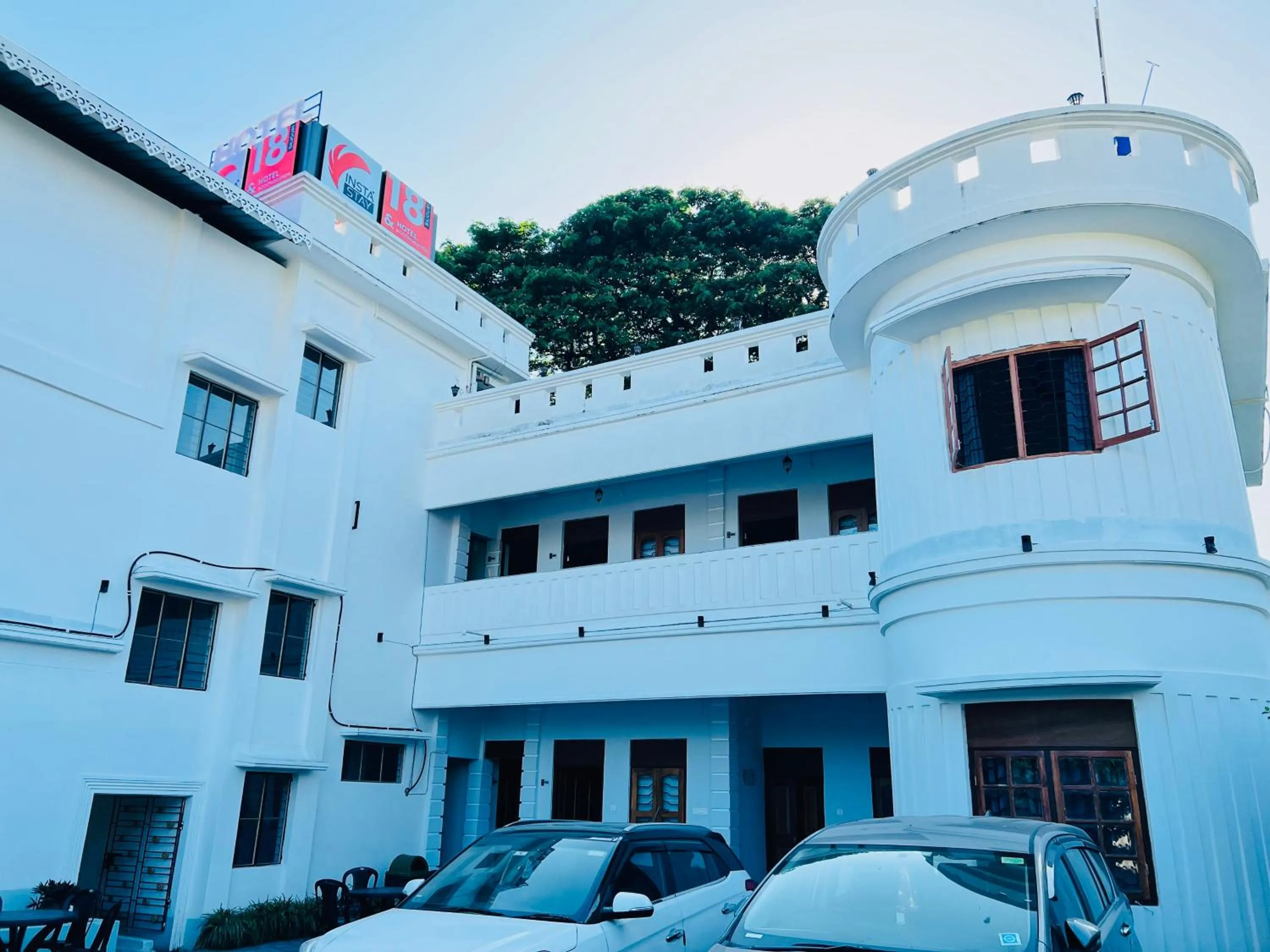 Property building in Hotel Insta 18