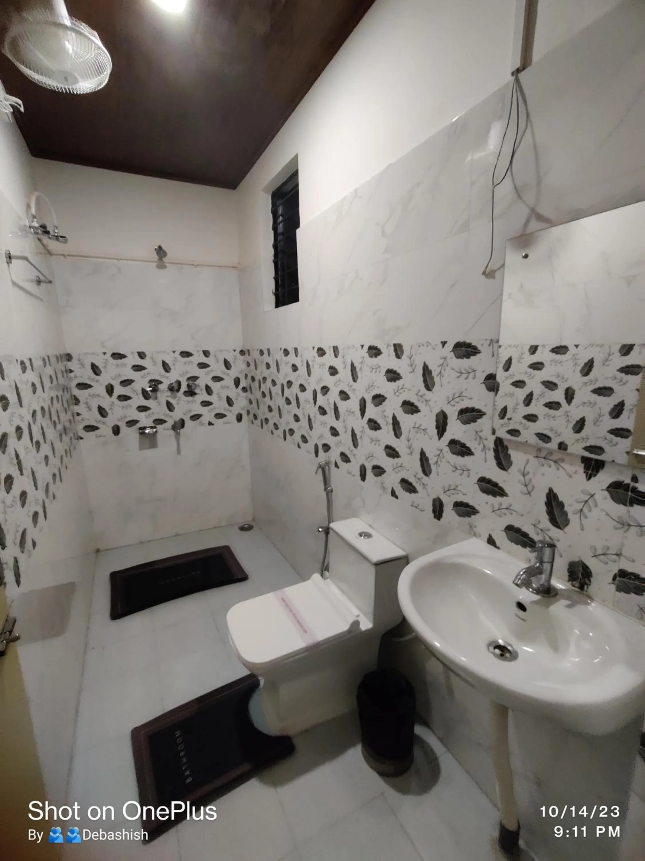 Shower in Hotel Insta 18