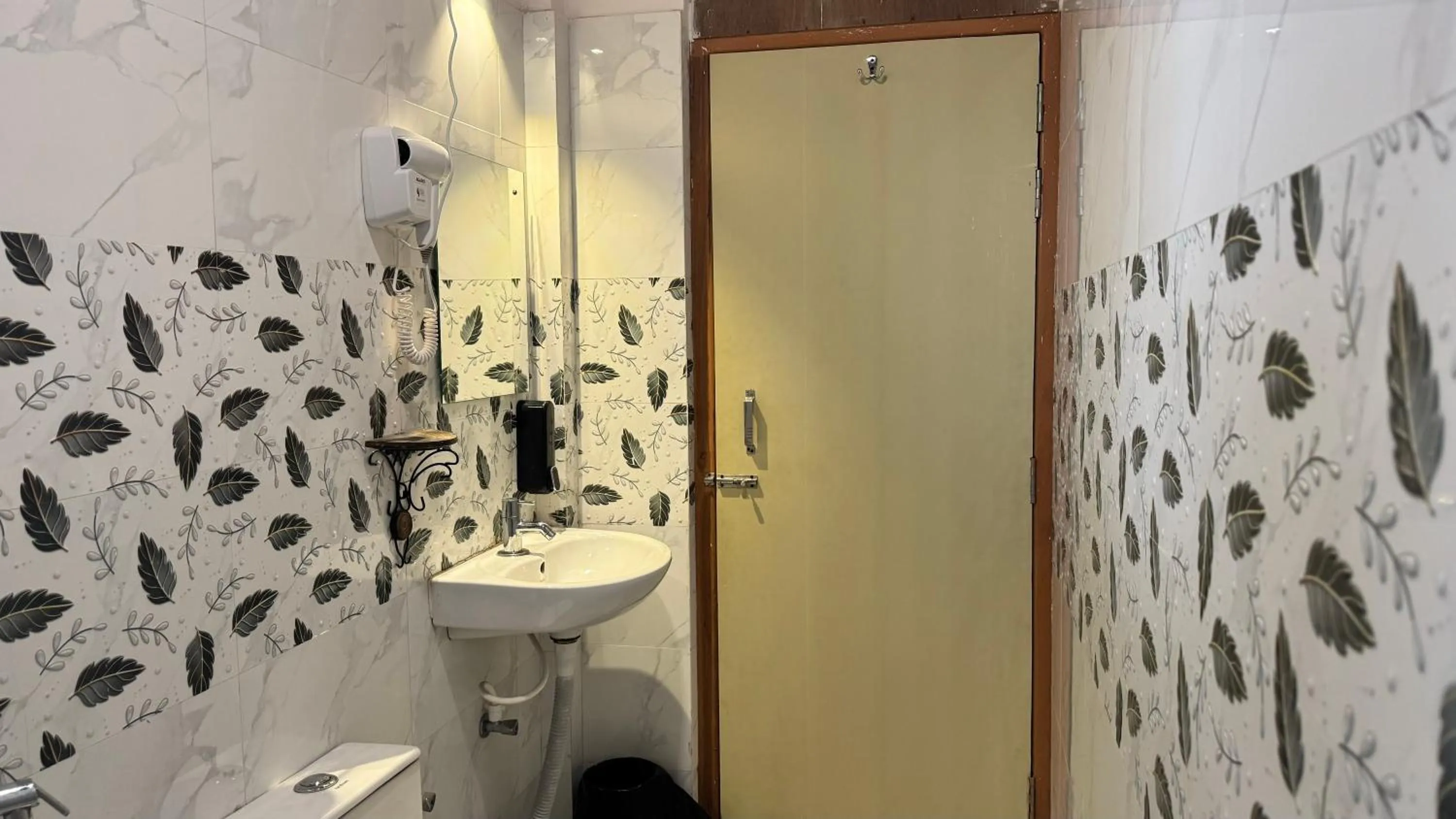 Bathroom in Hotel Insta 18