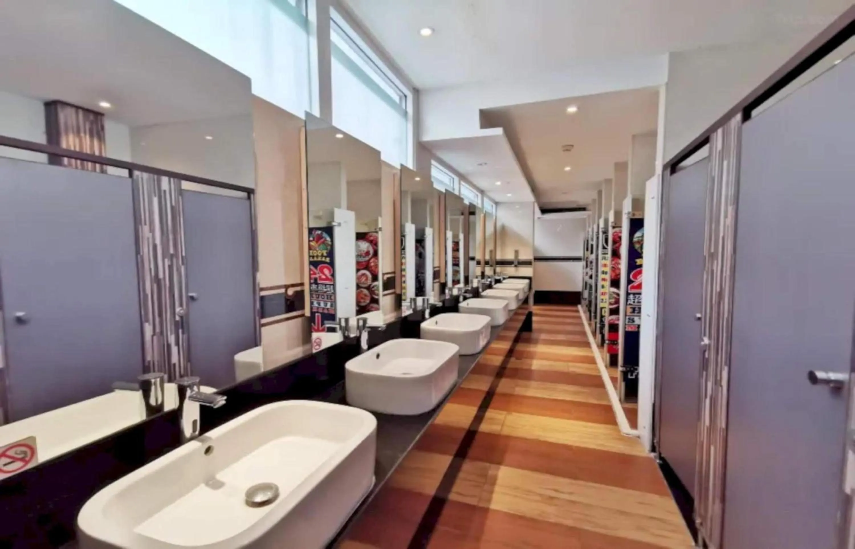 Bathroom in Capital O 75451 Podstel Hostel Bangkok