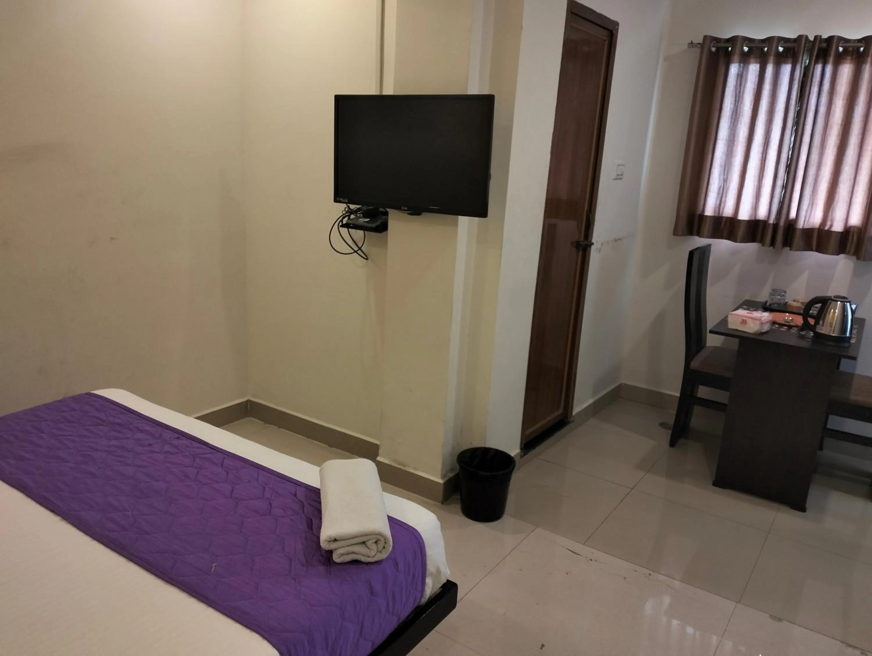 Property building, Bed in Hotel SY Comforts
