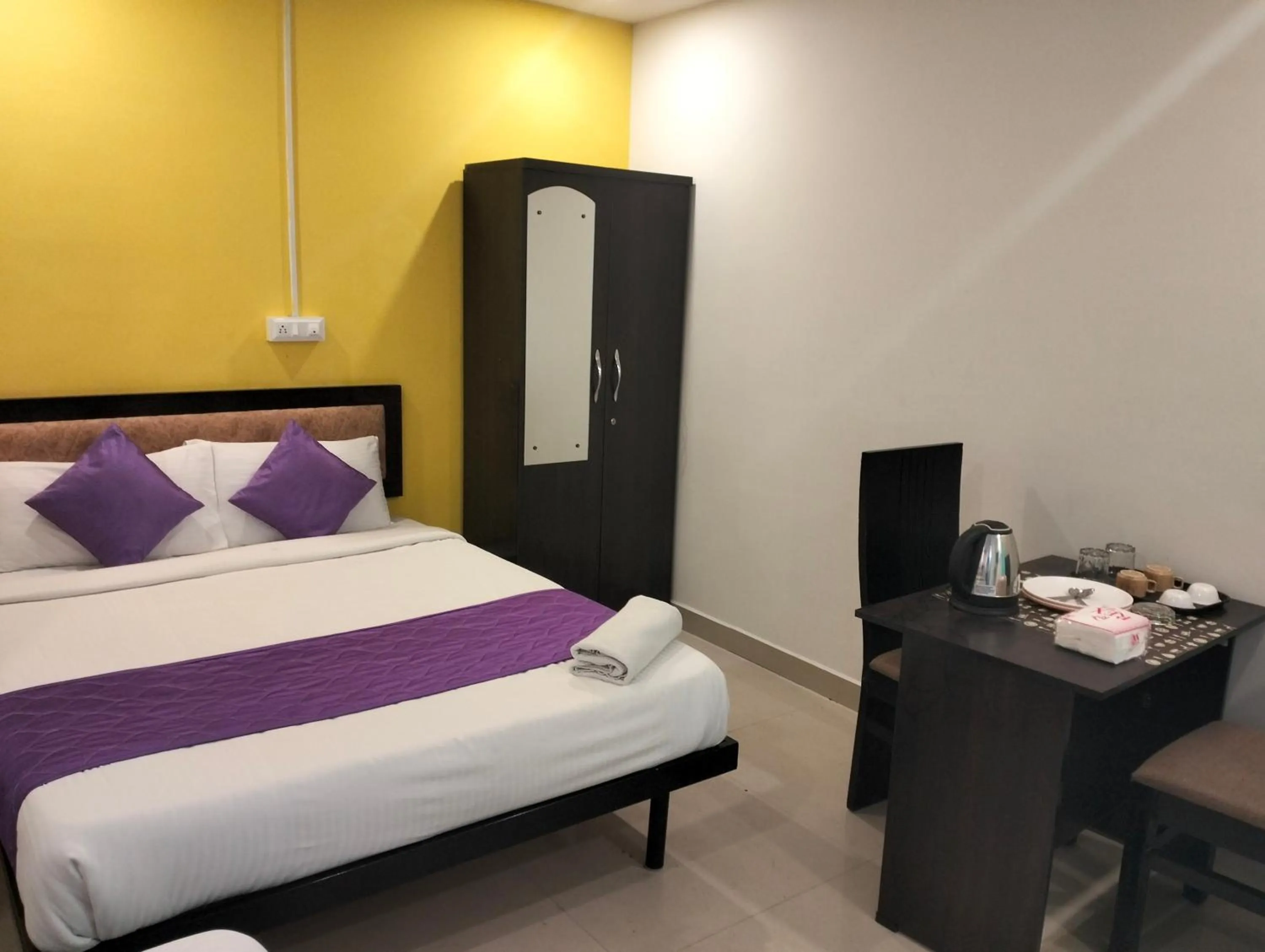 Property building, Bed in Hotel SY Comforts
