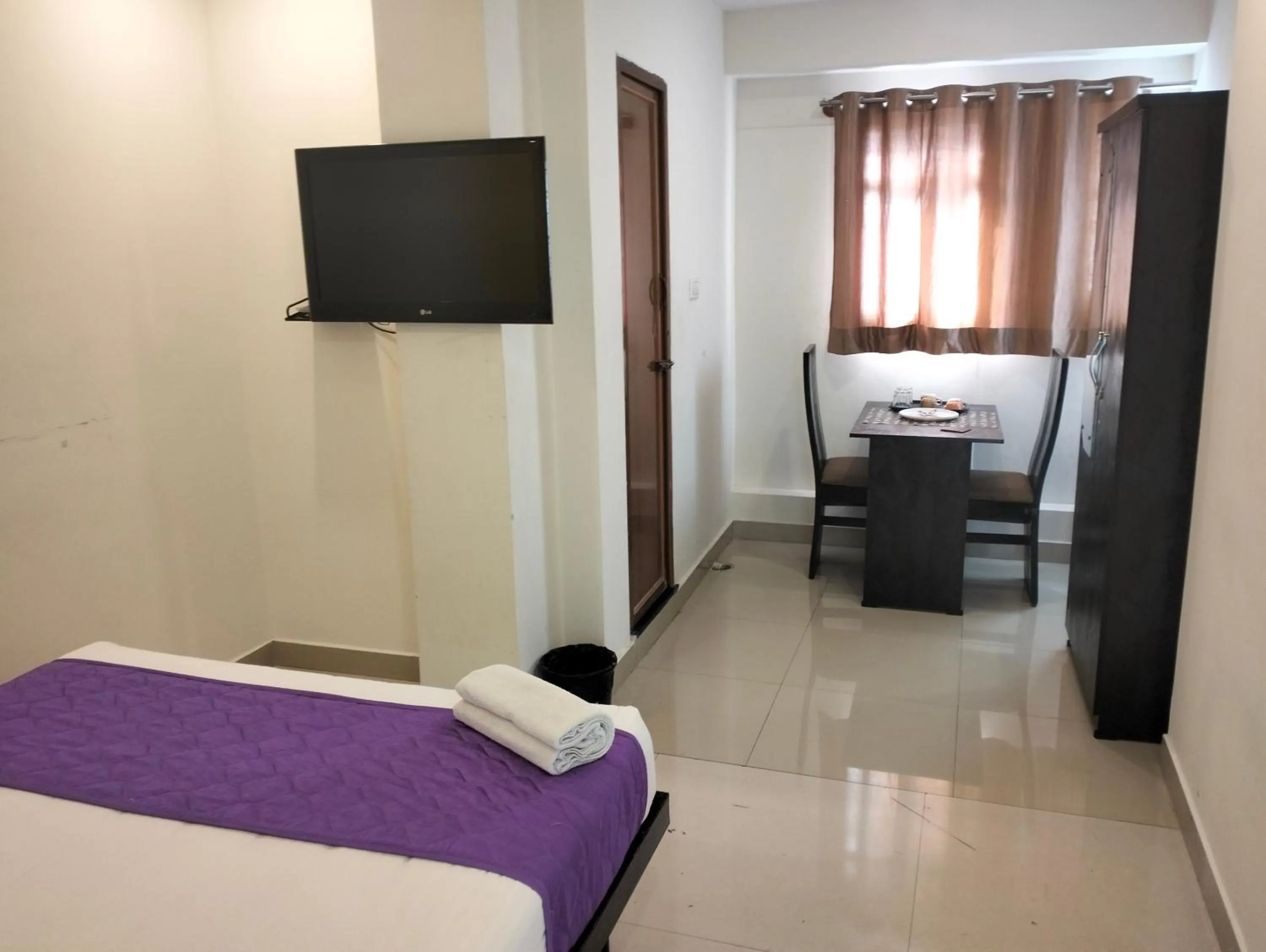 Property building, Bed in Hotel SY Comforts