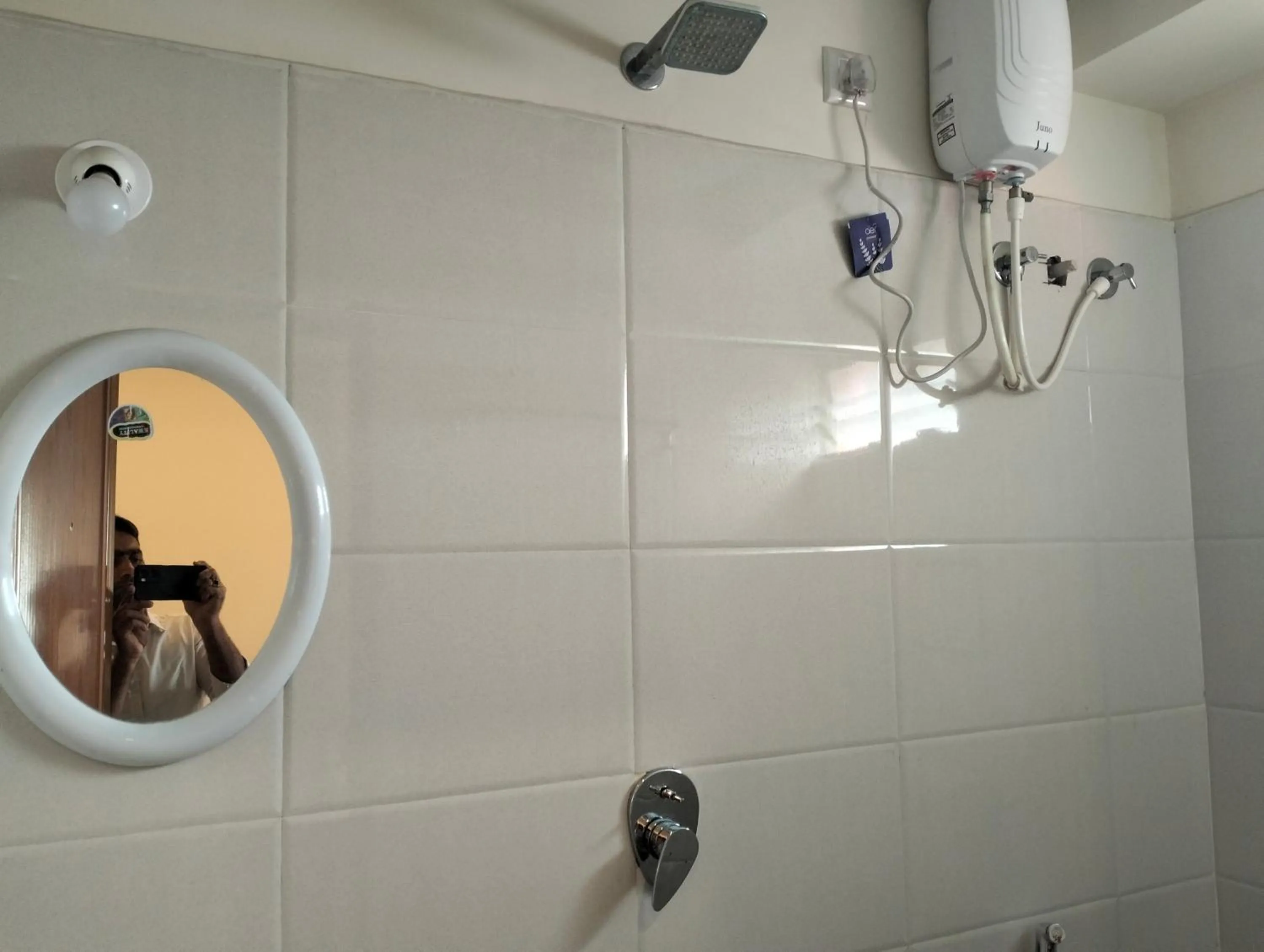Shower in Hotel SY Comforts
