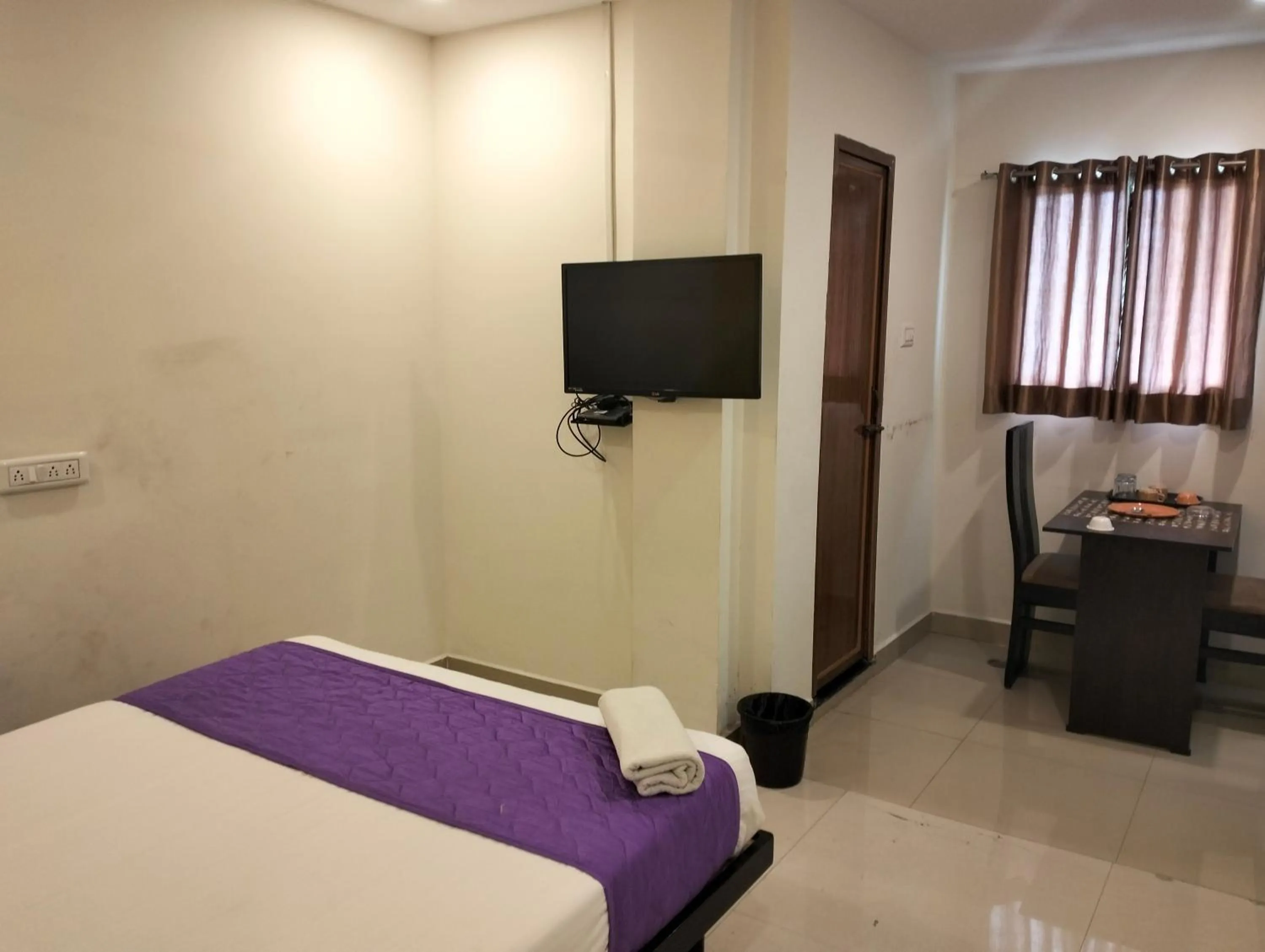 Property building, Bed in Hotel SY Comforts