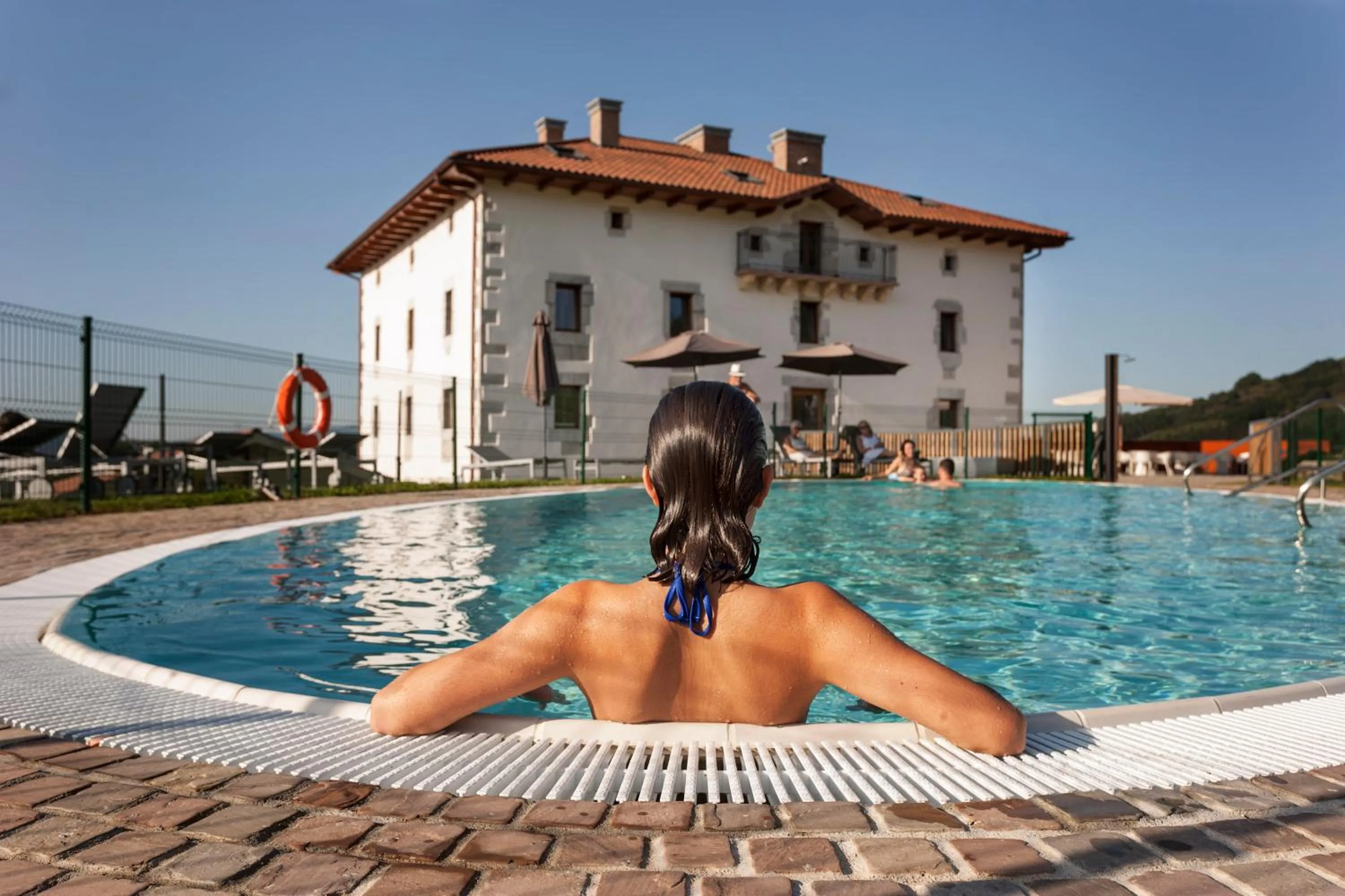 Swimming pool in Palacio de Yrisarri by IrriSarri Land