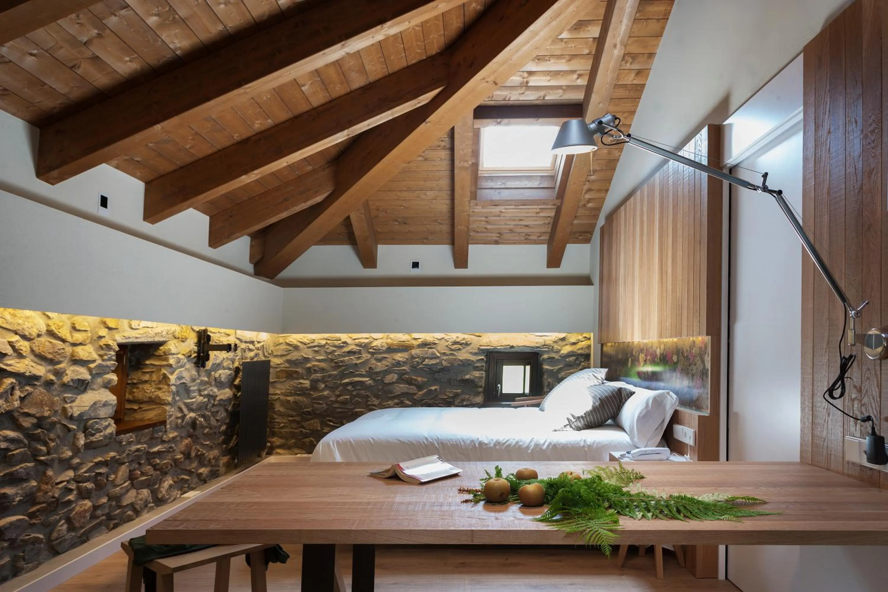 Bedroom, Bed in Palacio de Yrisarri by IrriSarri Land