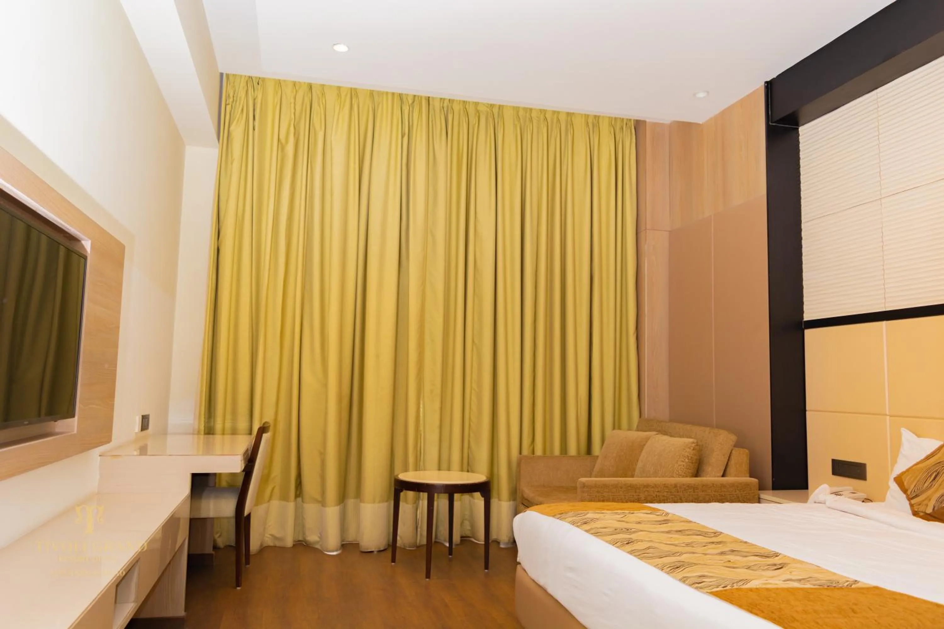 Photo of the whole room, Bed in Tivoli Garden Resort