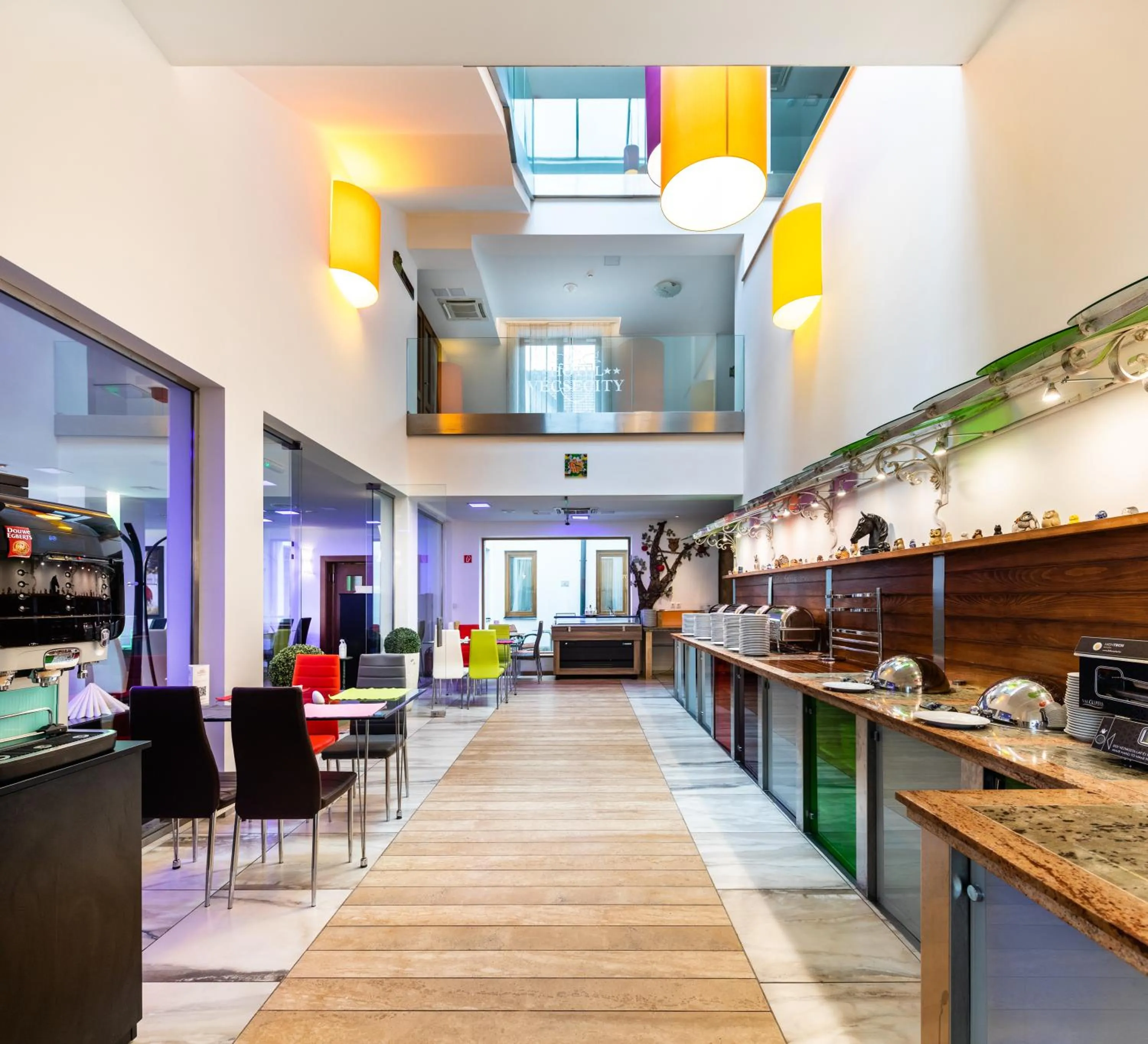 Breakfast in Hotel Vécsecity