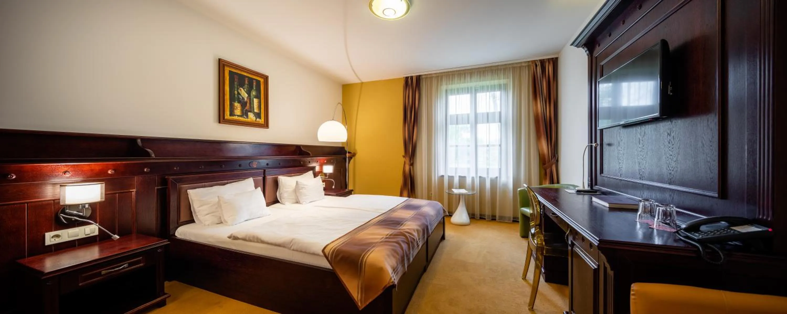 Photo of the whole room, Bed in Hotel Vécsecity