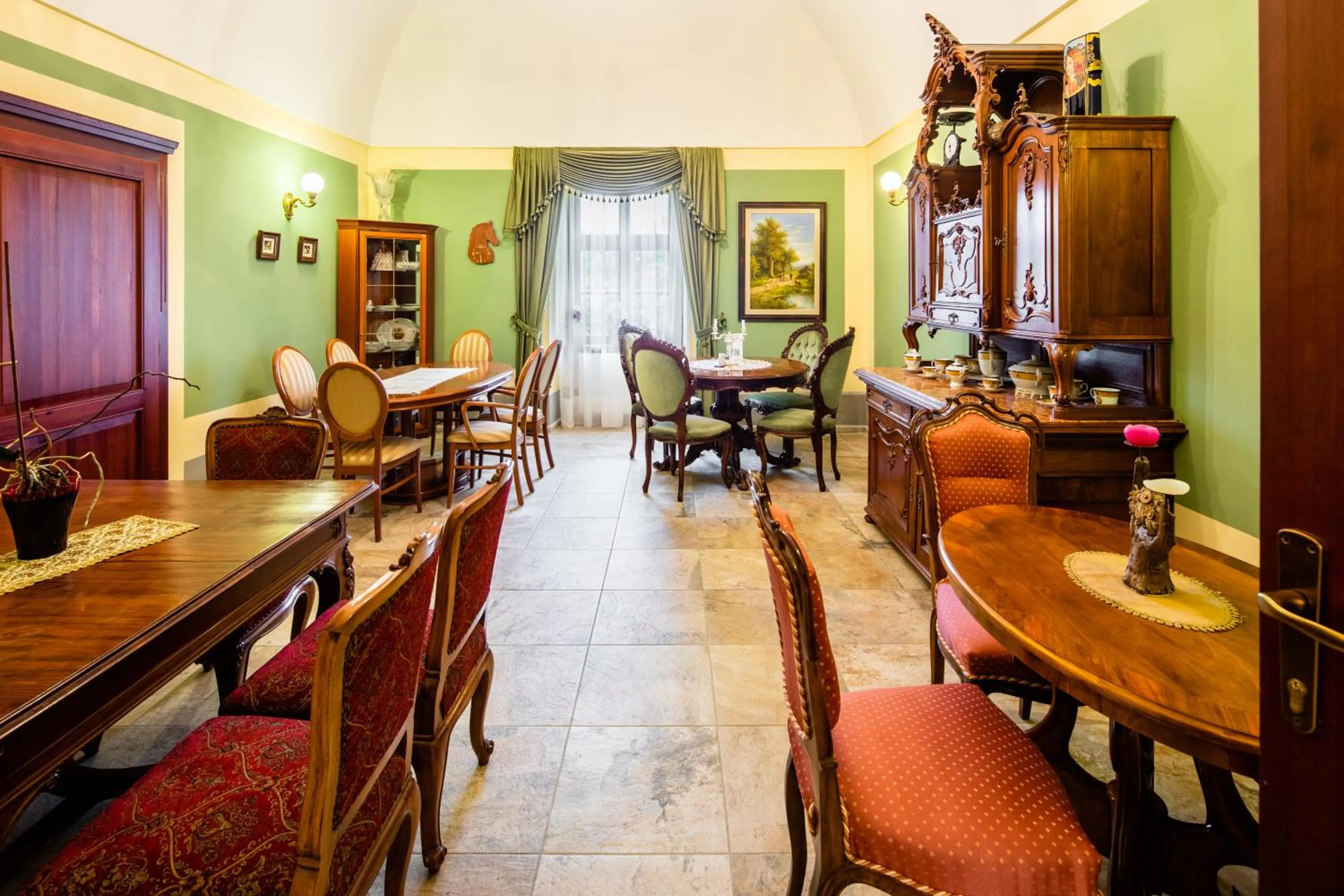 Seating area in Hotel Vécsecity