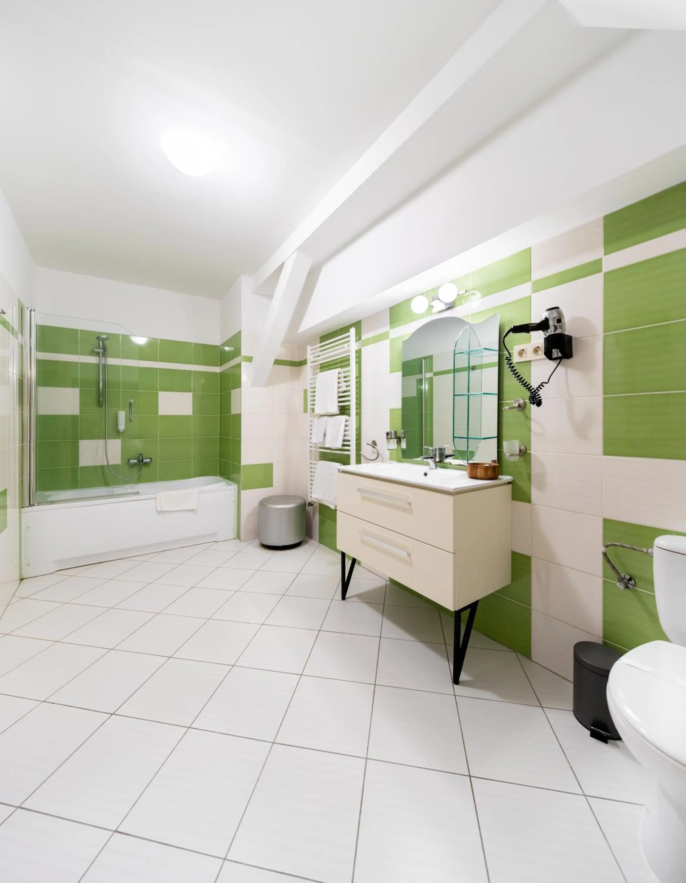 Bathroom in Hotel Vécsecity