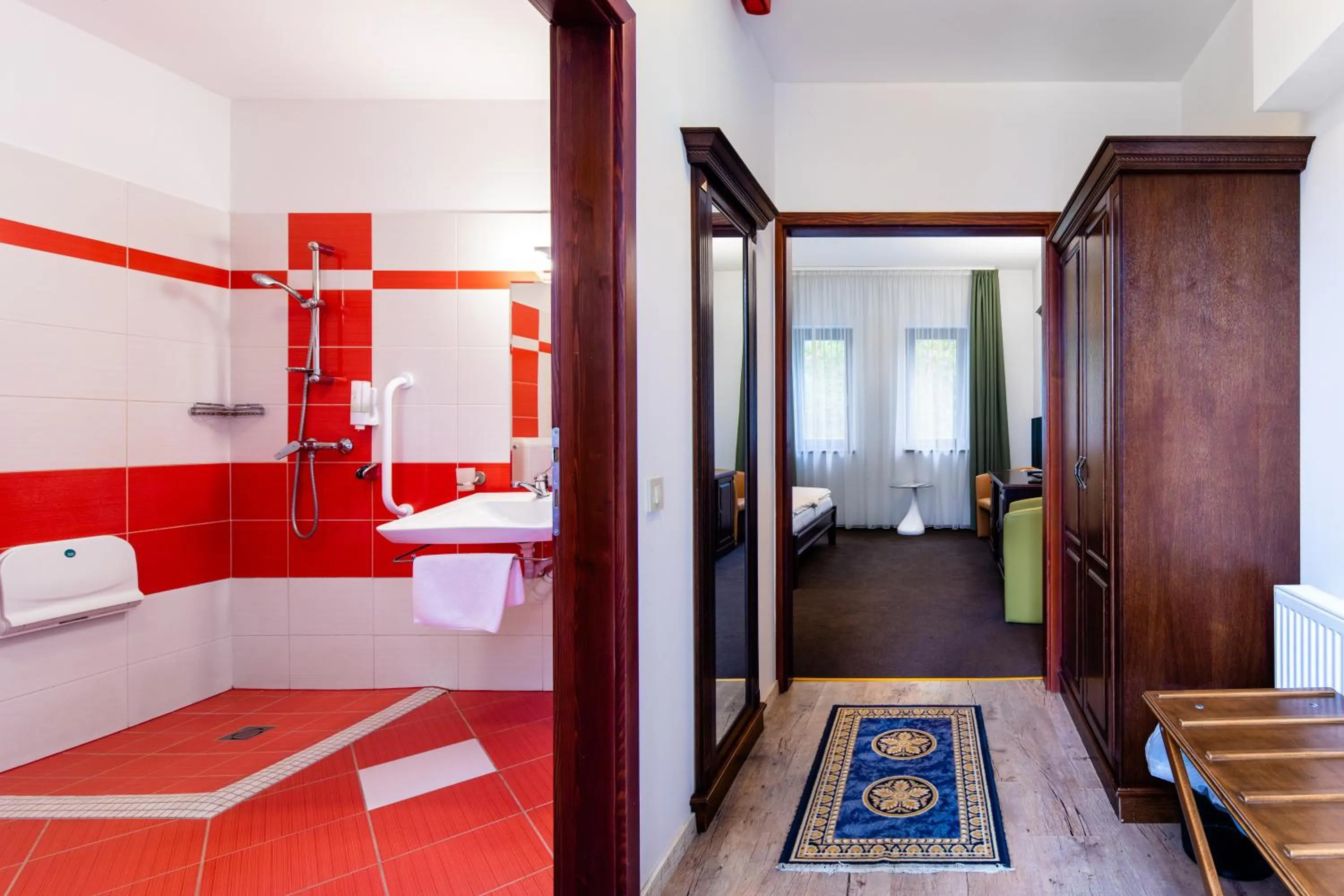 Photo of the whole room, Bed in Hotel Vécsecity