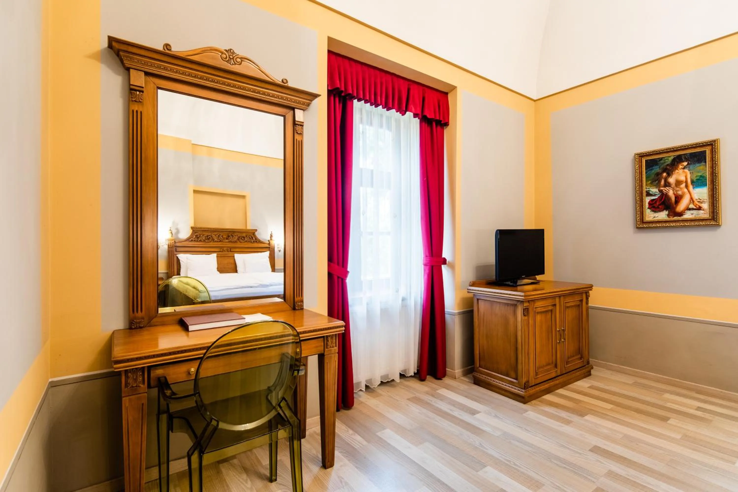 TV and multimedia in Hotel Vécsecity