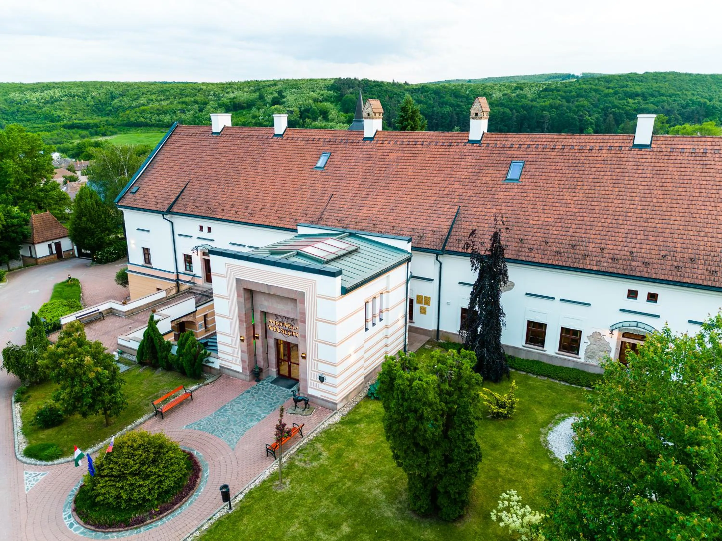 Property building in Hotel Vécsecity