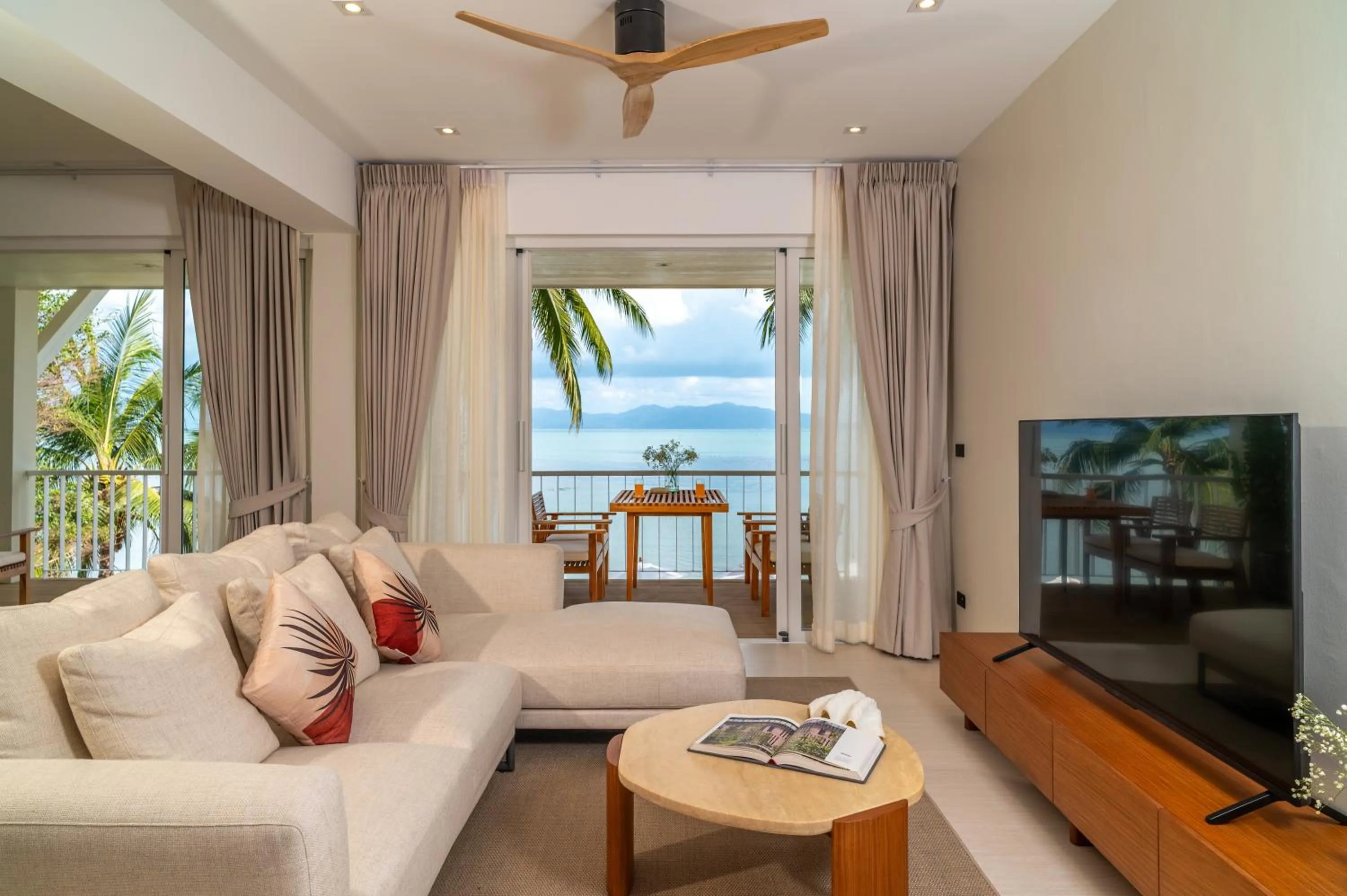 TV and multimedia in Baan Bophut Beach Hotel Samui - SHA Extra Plus