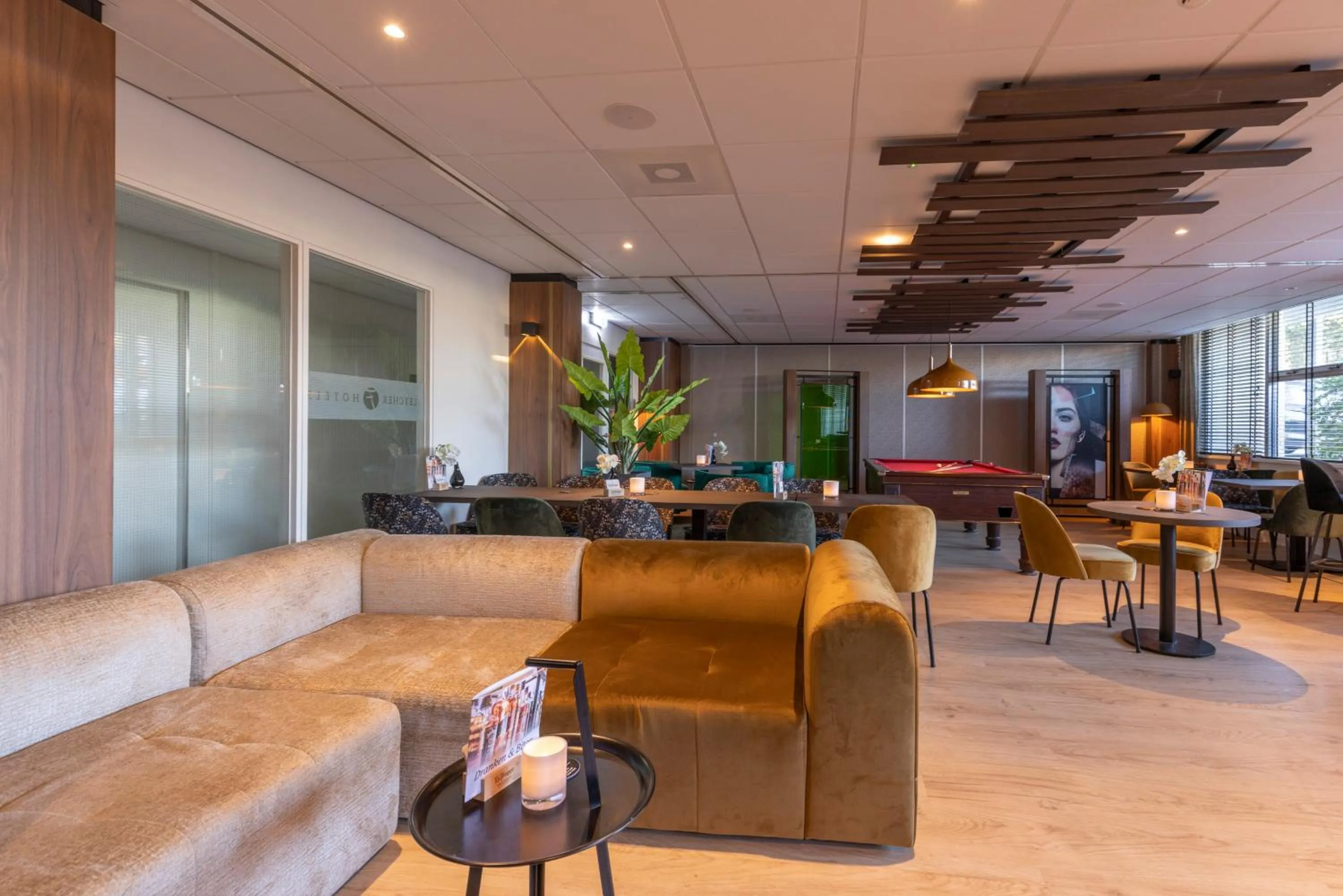 Seating area in Fletcher Hotel Jan van Scorel