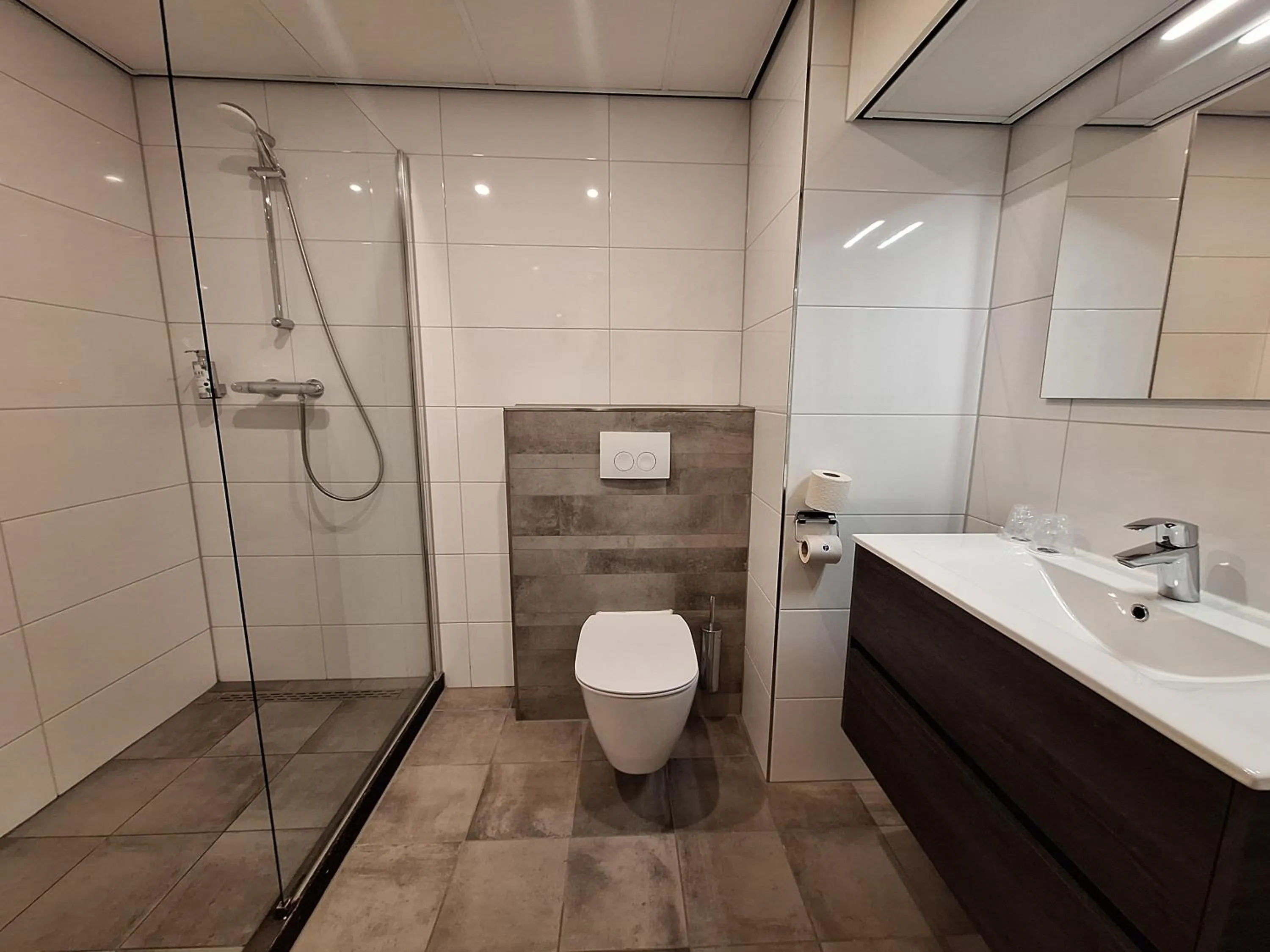 Bathroom in Fletcher Hotel Jan van Scorel