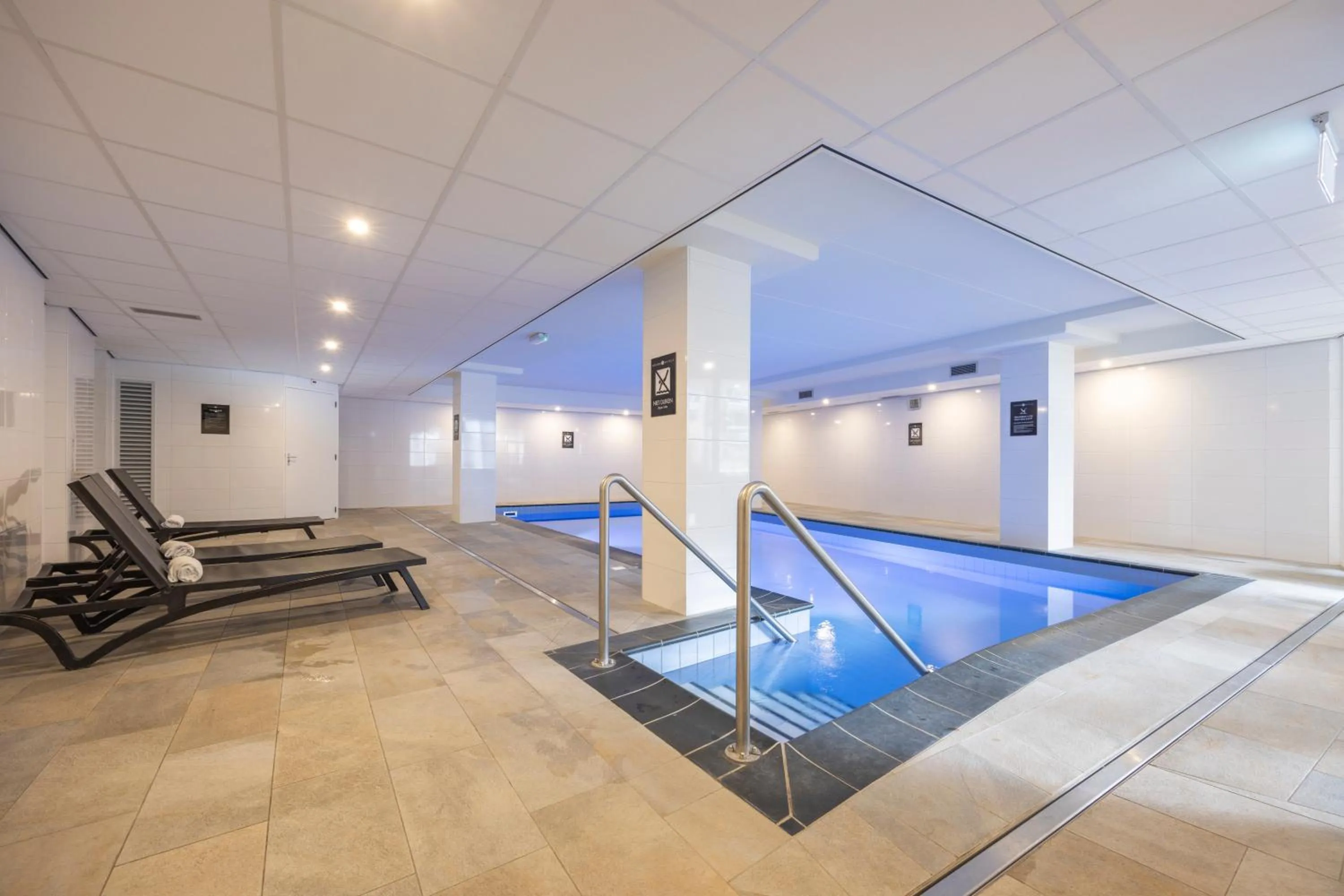 Swimming pool in Fletcher Hotel Jan van Scorel