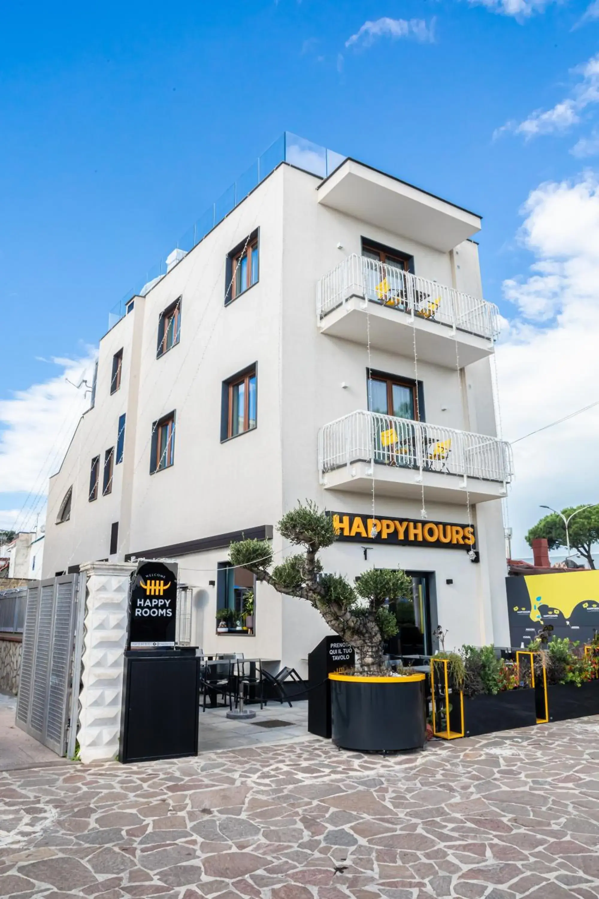 Property building in HAPPYROOMS Property building in HAPPYROOMS