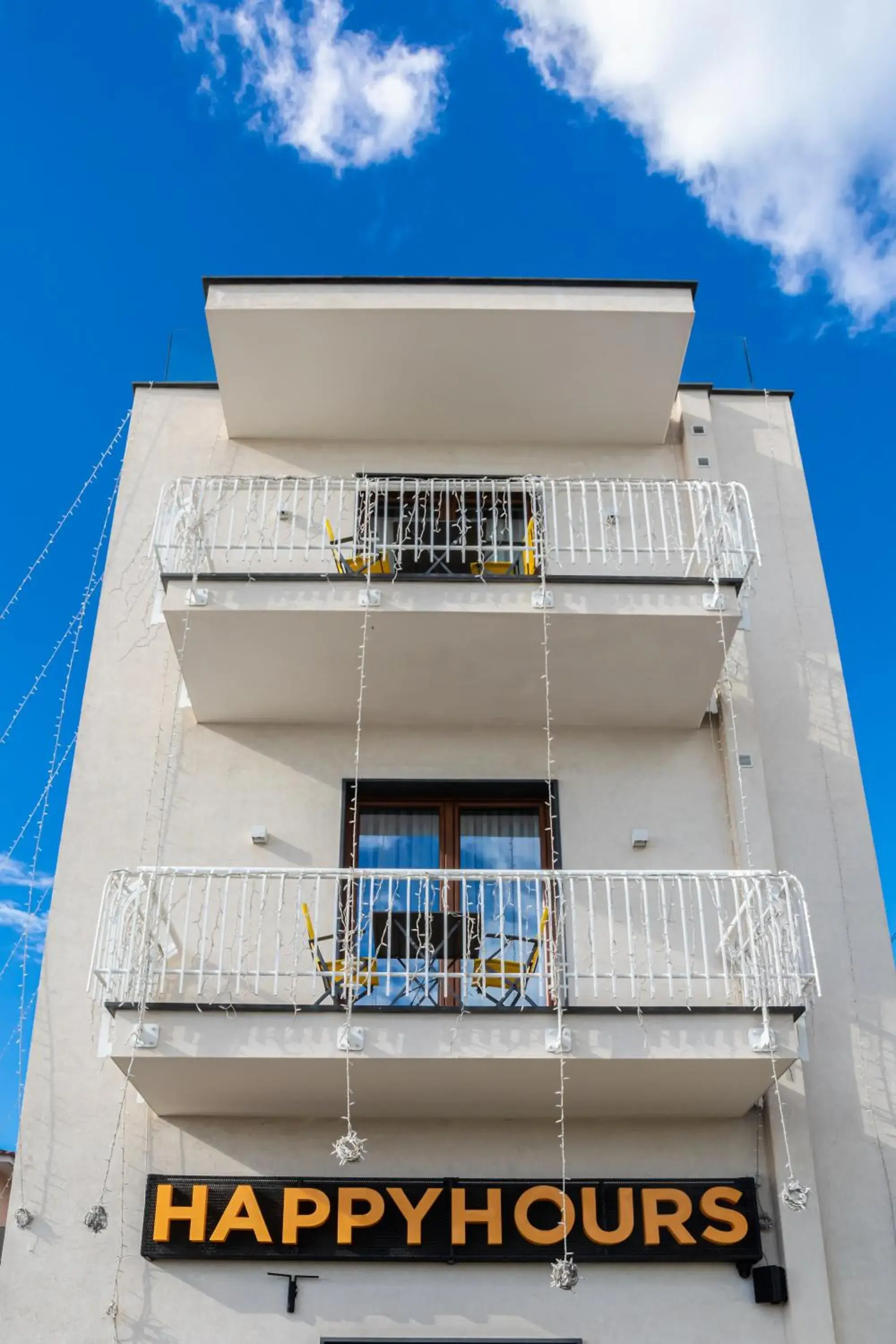 Property building in HAPPYROOMS Property building in HAPPYROOMS