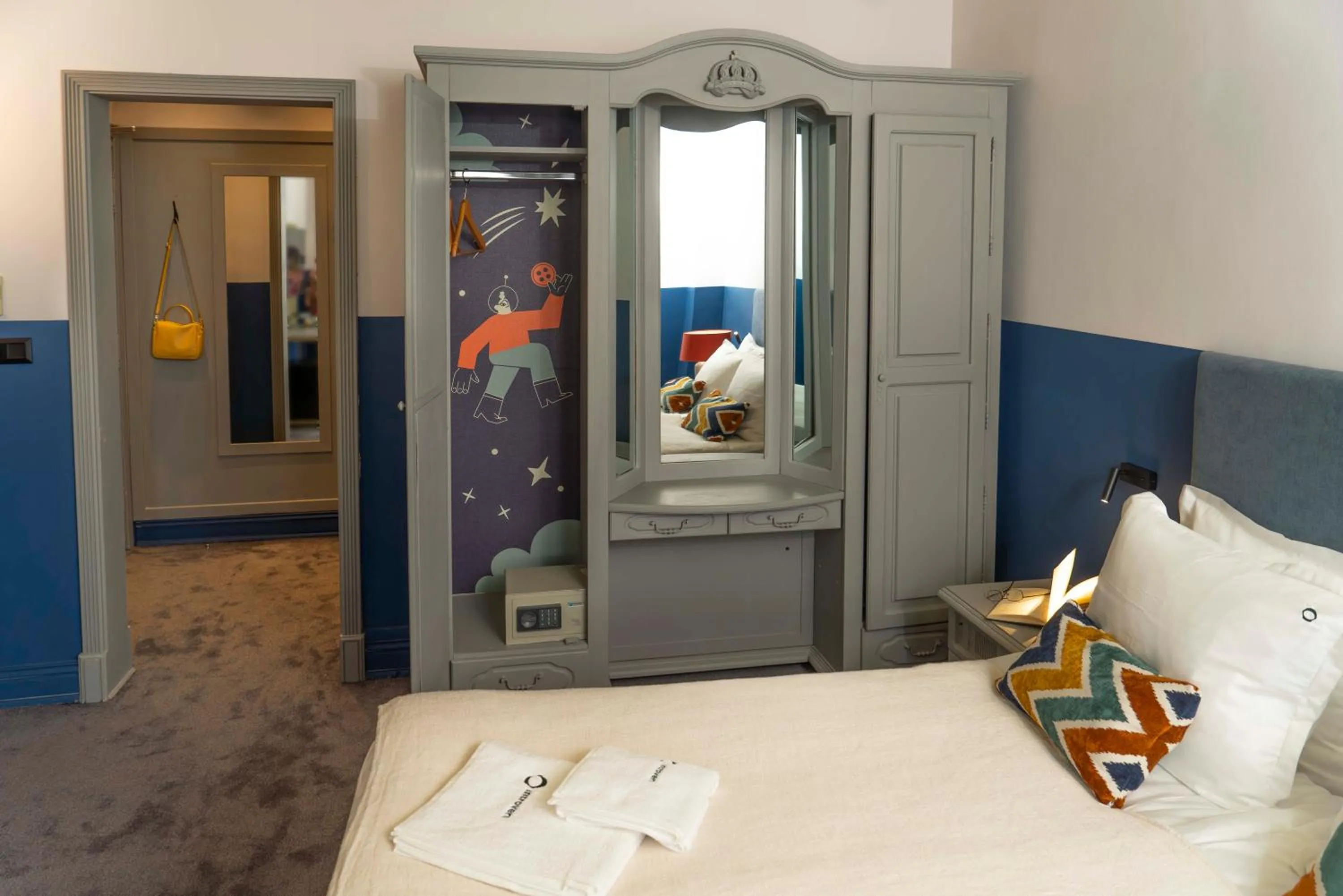 wardrobe, Bed in Maria Luisa by INTROVERT HOTELS