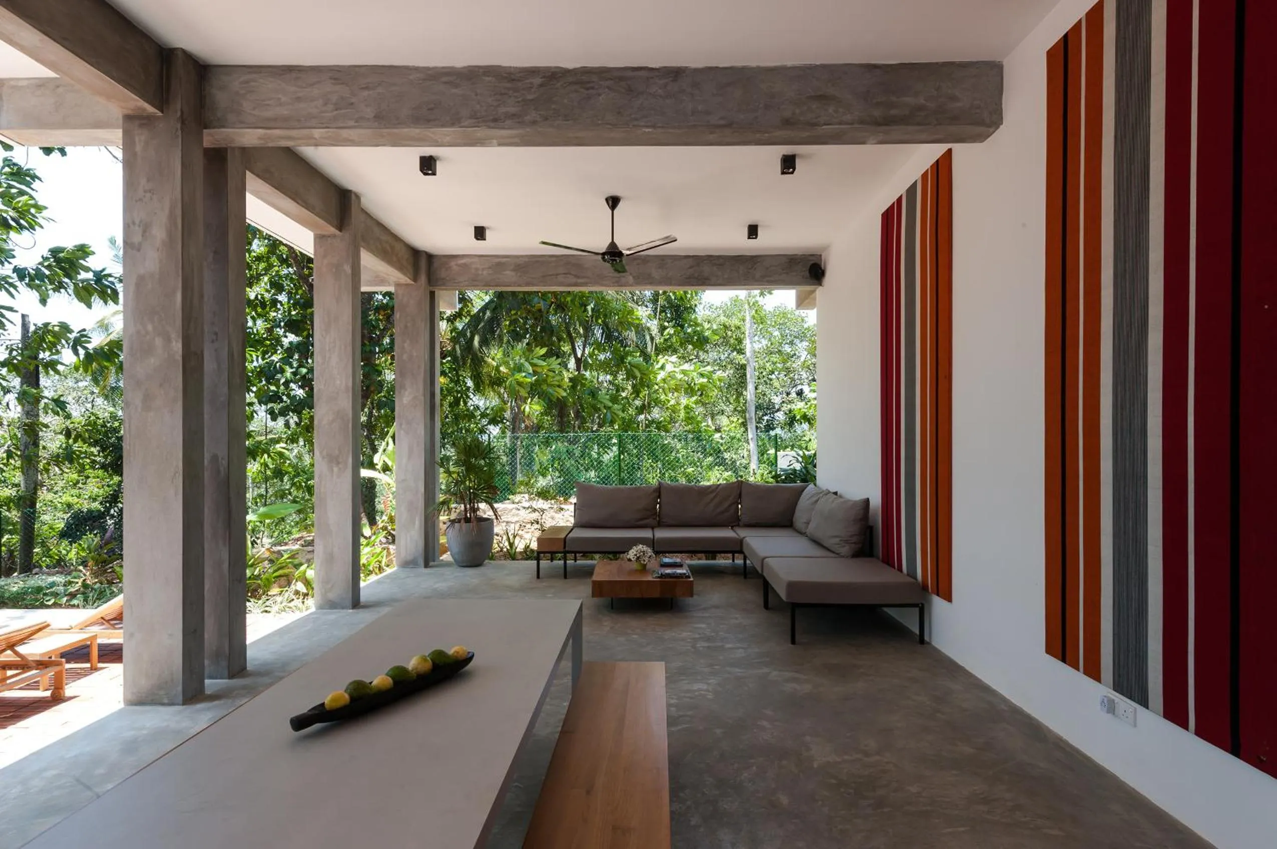 Communal lounge/ TV room in Villa Amma Erna - Galle