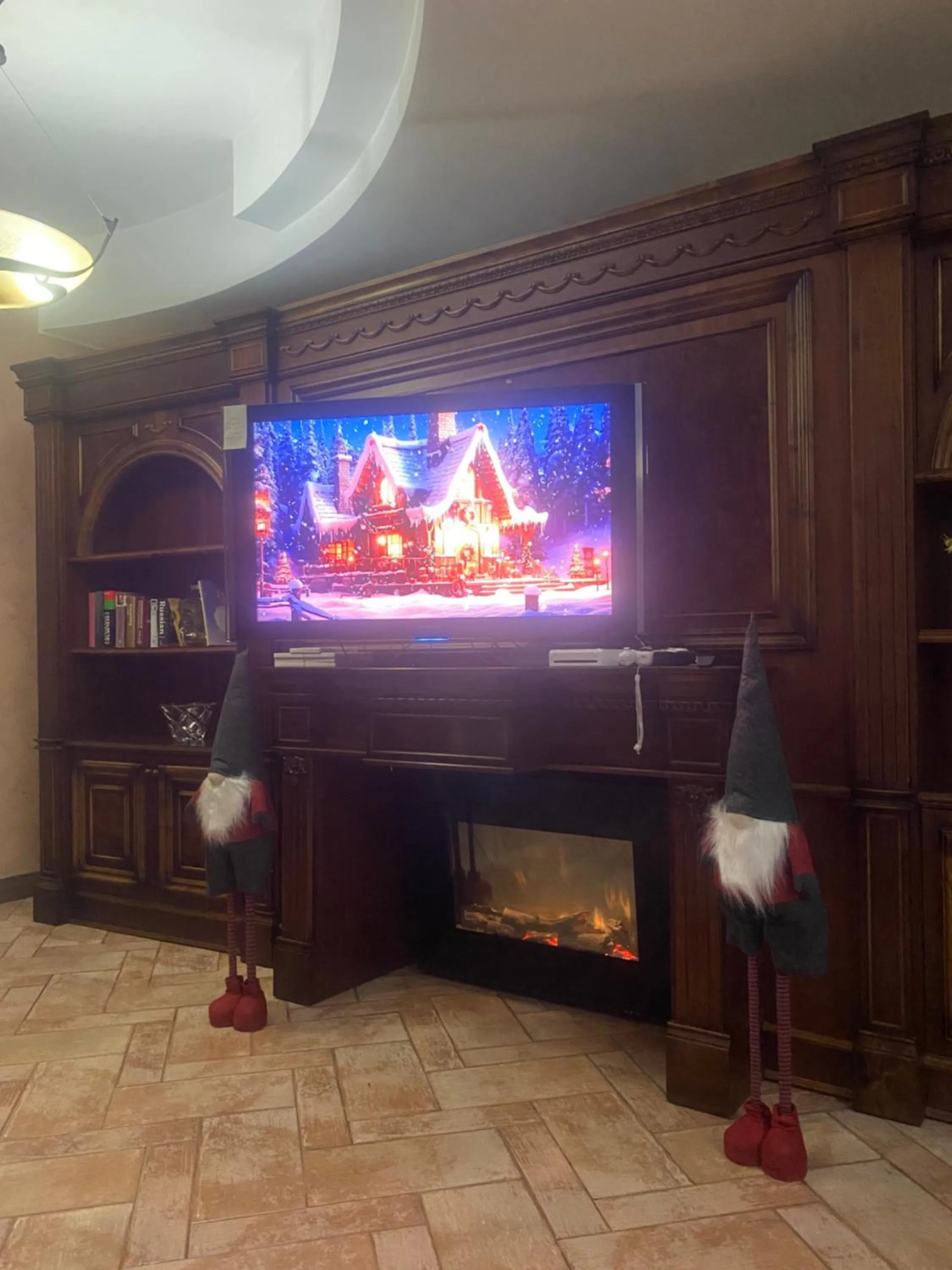 Communal lounge/ TV room in Luxuria Central Villa Bucharest