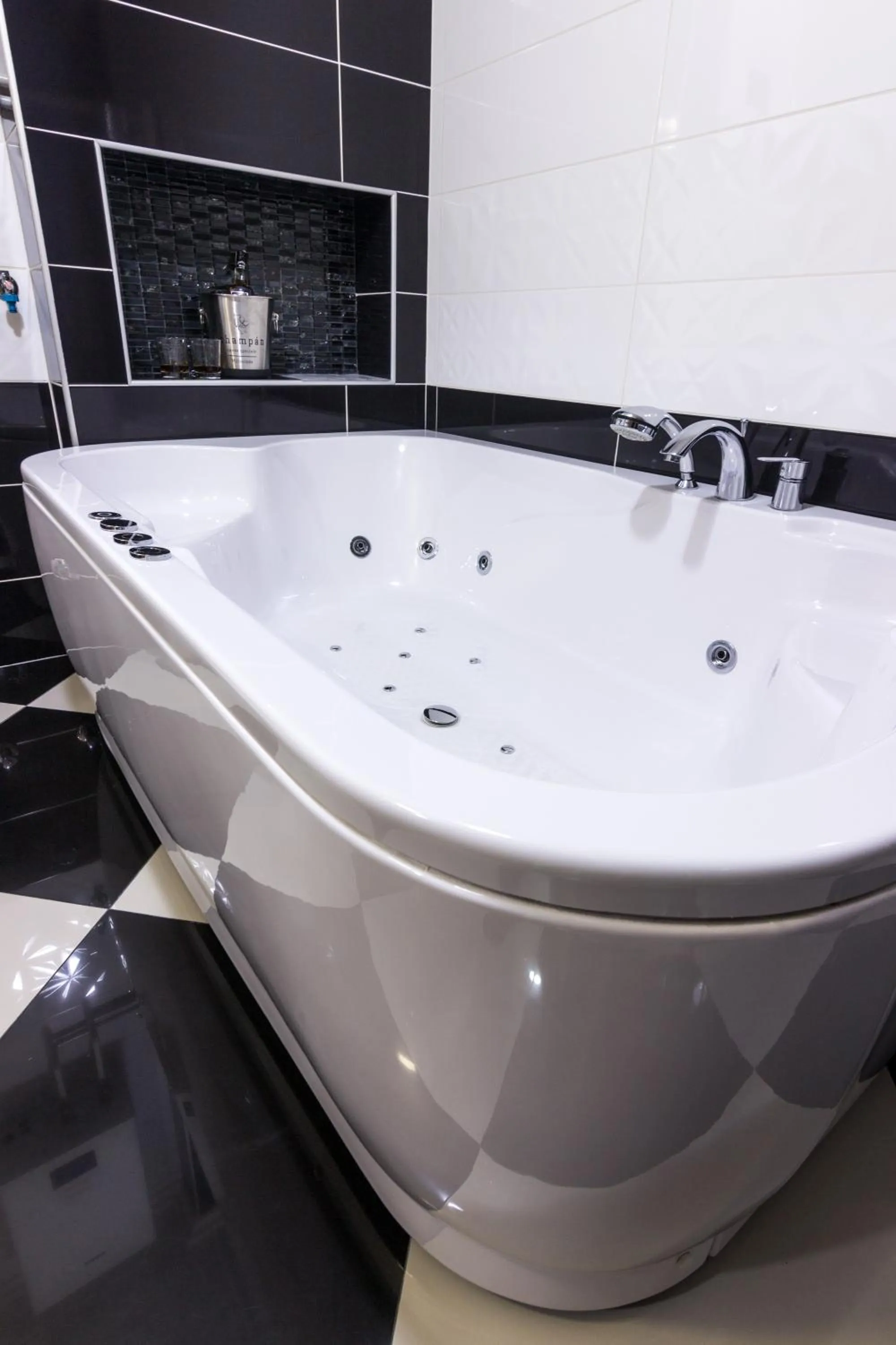 Hot Tub in F Apartmani Kragujevac