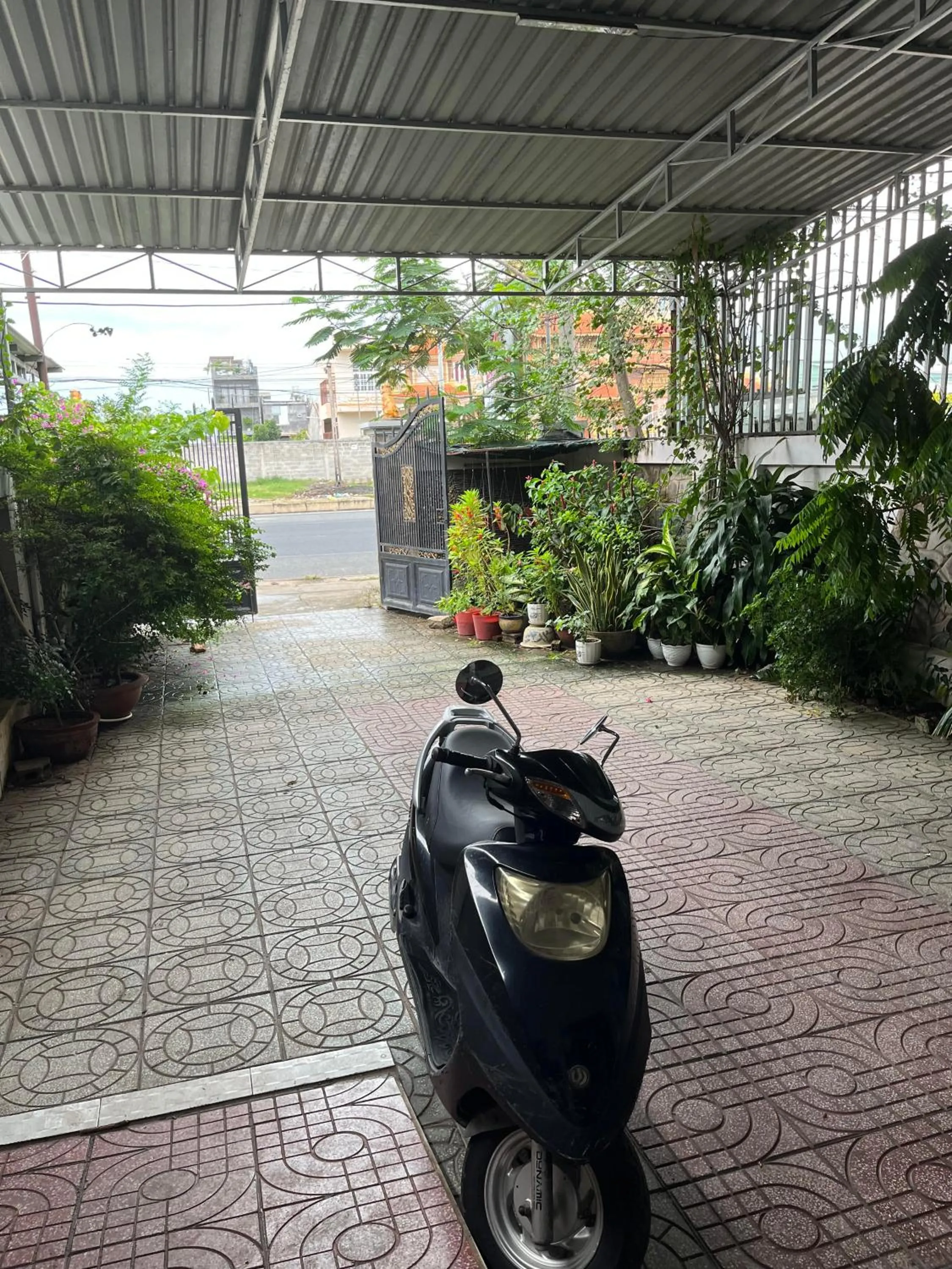 Parking in Cát Phượng Motel