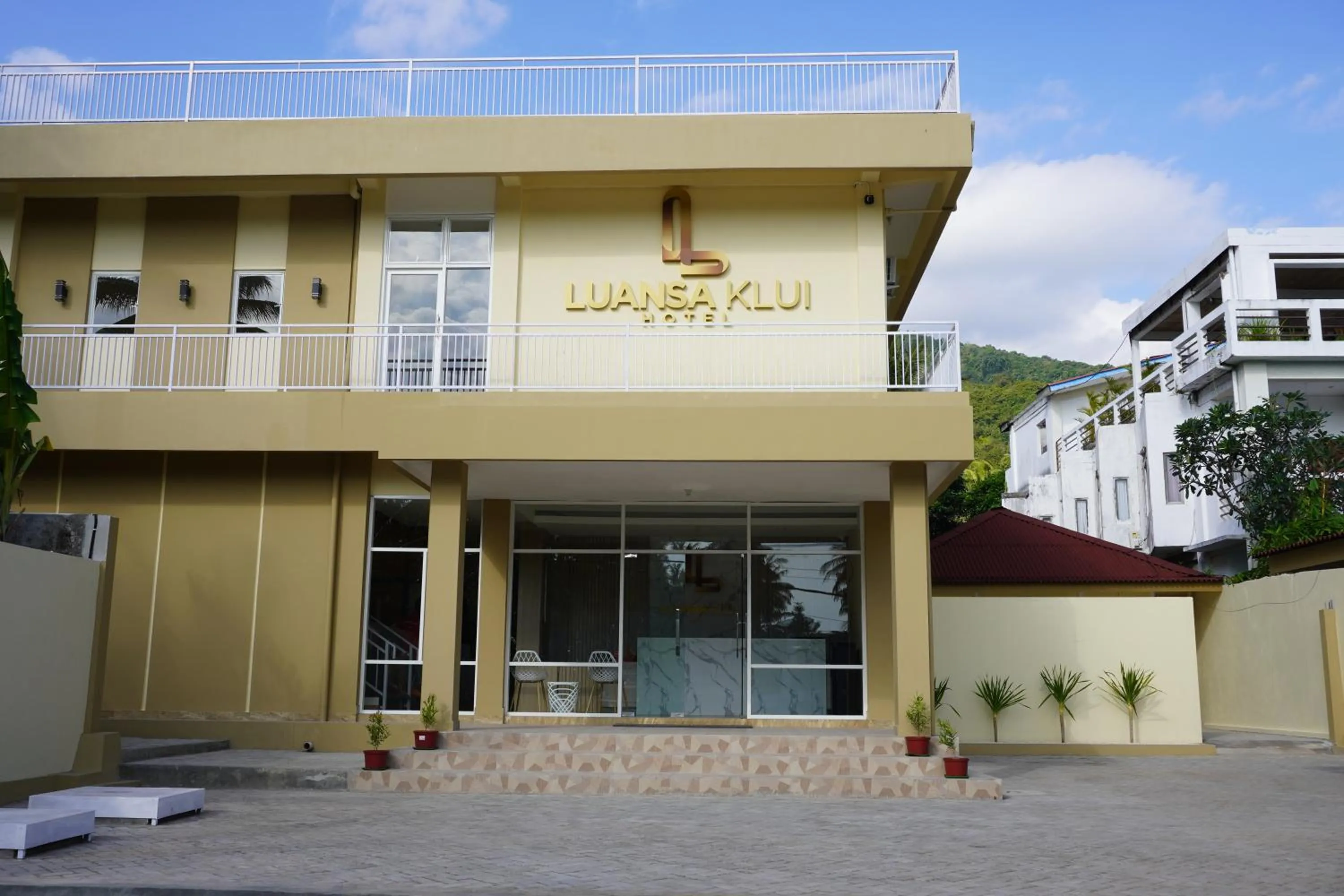 Property building in Hotel Luansa Klui