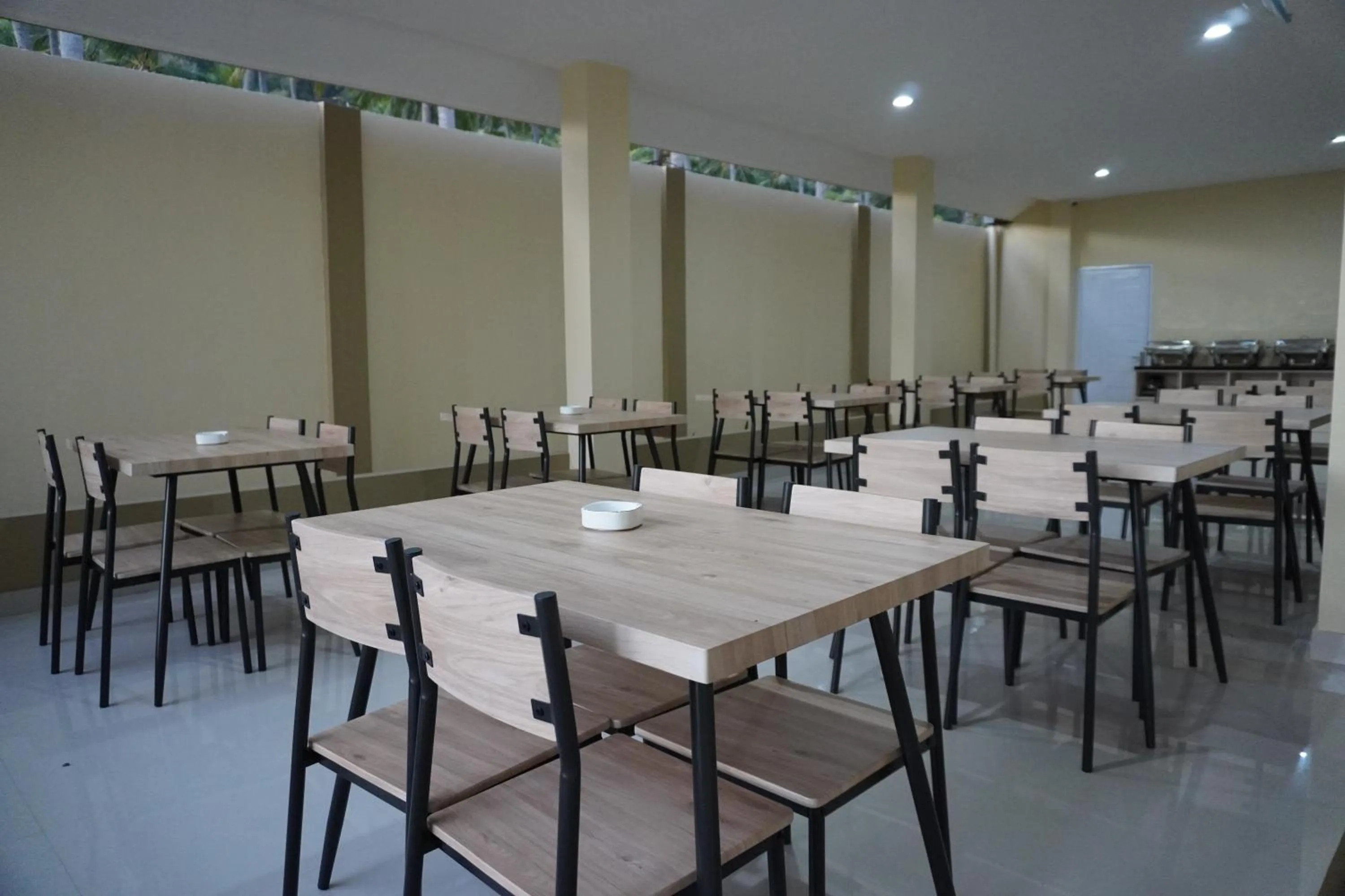 Restaurant/places to eat in Hotel Luansa Klui