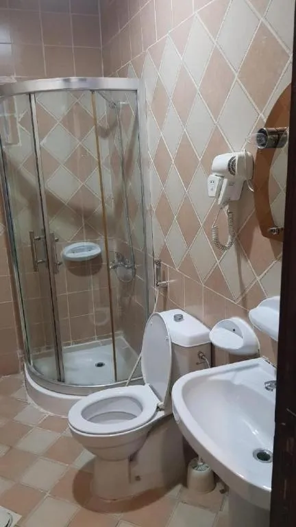 Toilet in Al Tawfik Plaza