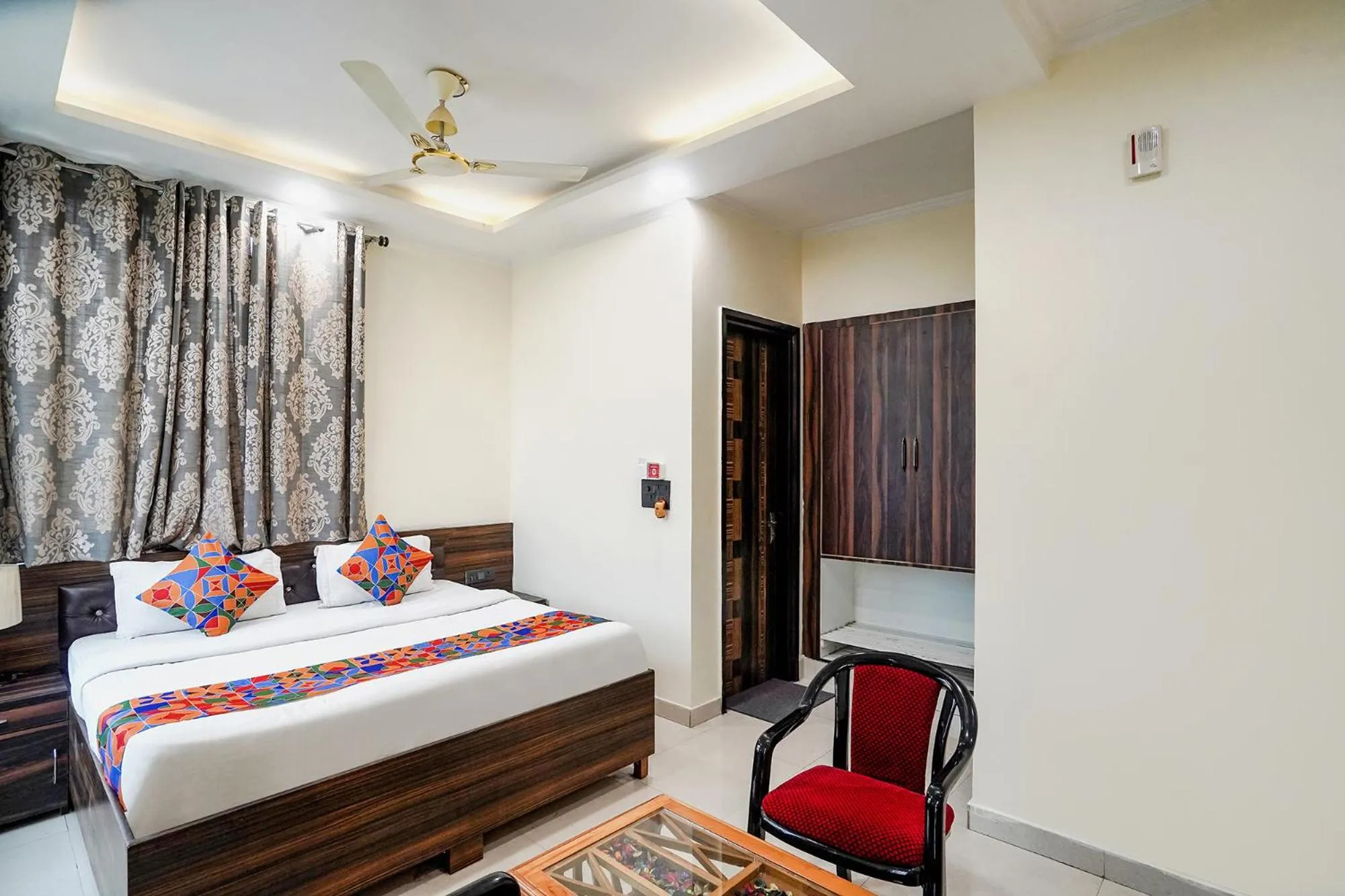 Bed in FabHotel 17 Suites - Kailash hospital