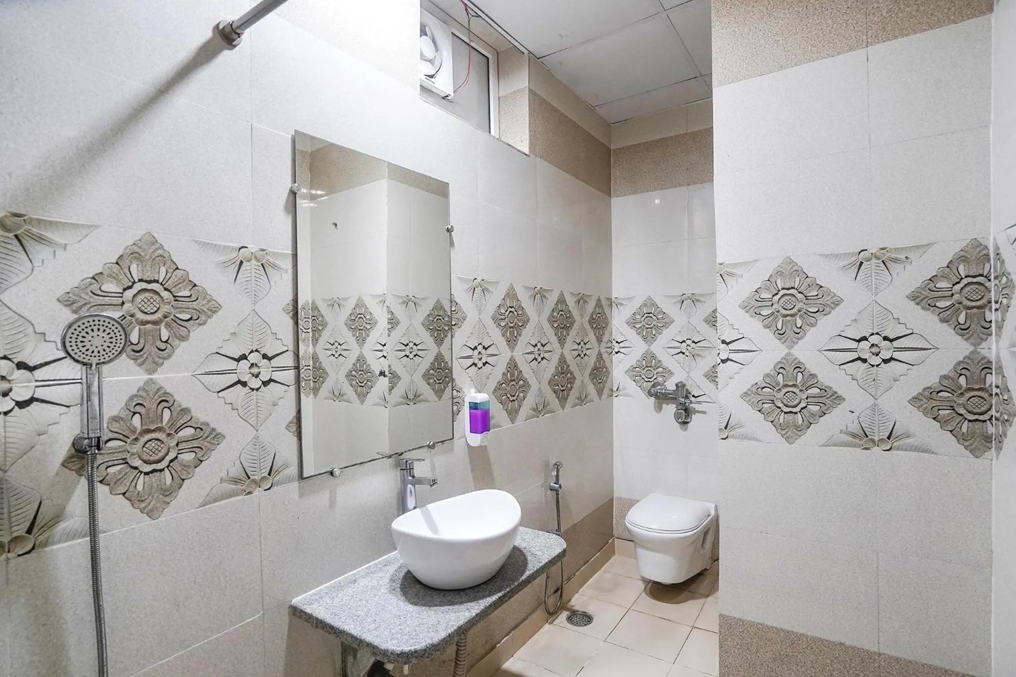 Bathroom in FabHotel 17 Suites - Kailash hospital