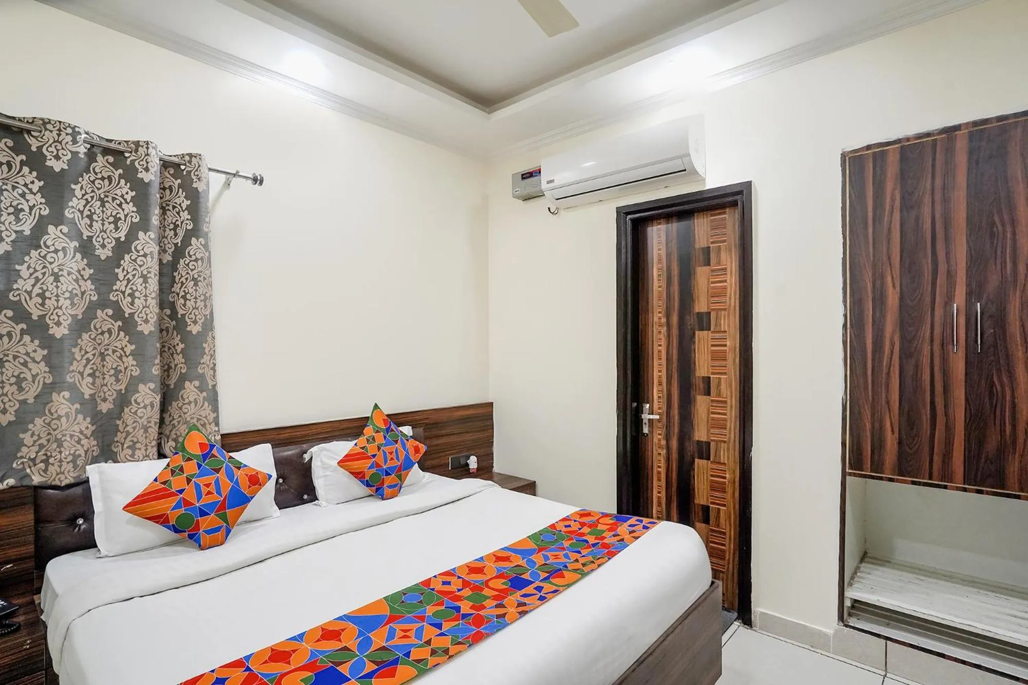 Bed in FabHotel 17 Suites - Kailash hospital