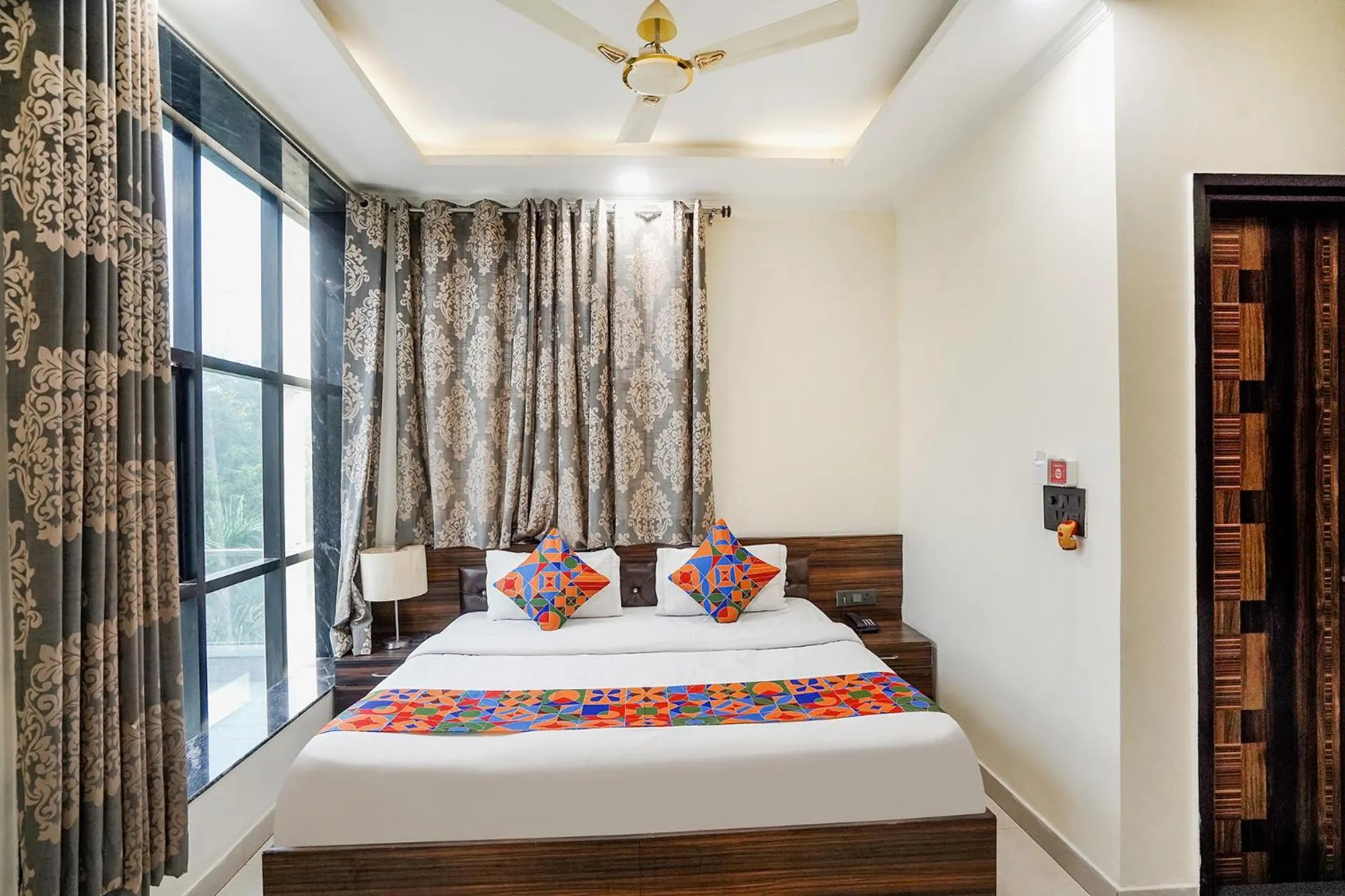 Bed in FabHotel 17 Suites - Kailash hospital