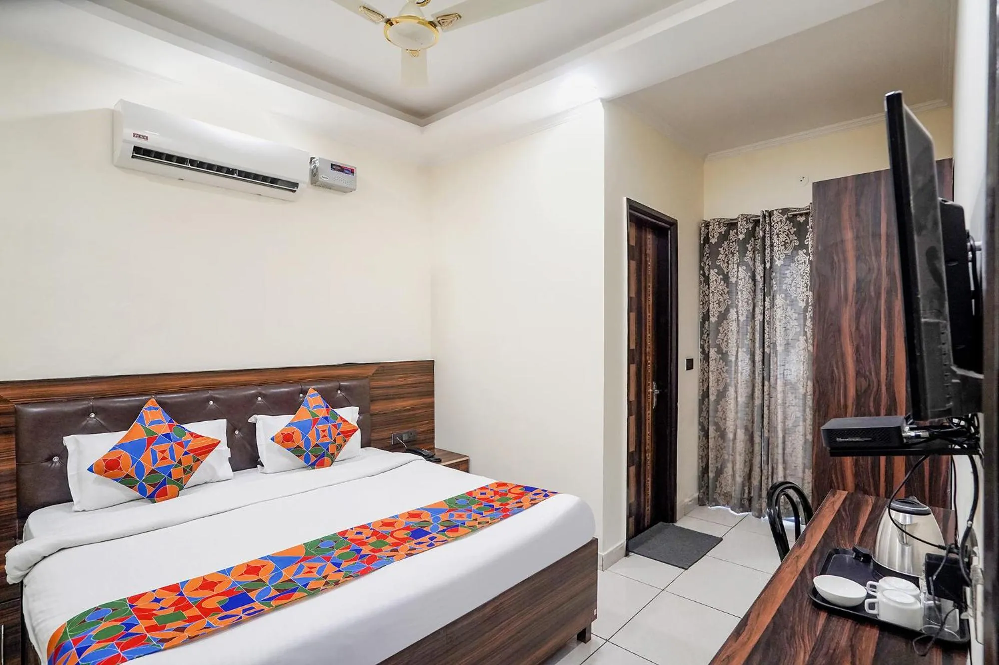 Bed in FabHotel 17 Suites - Kailash hospital