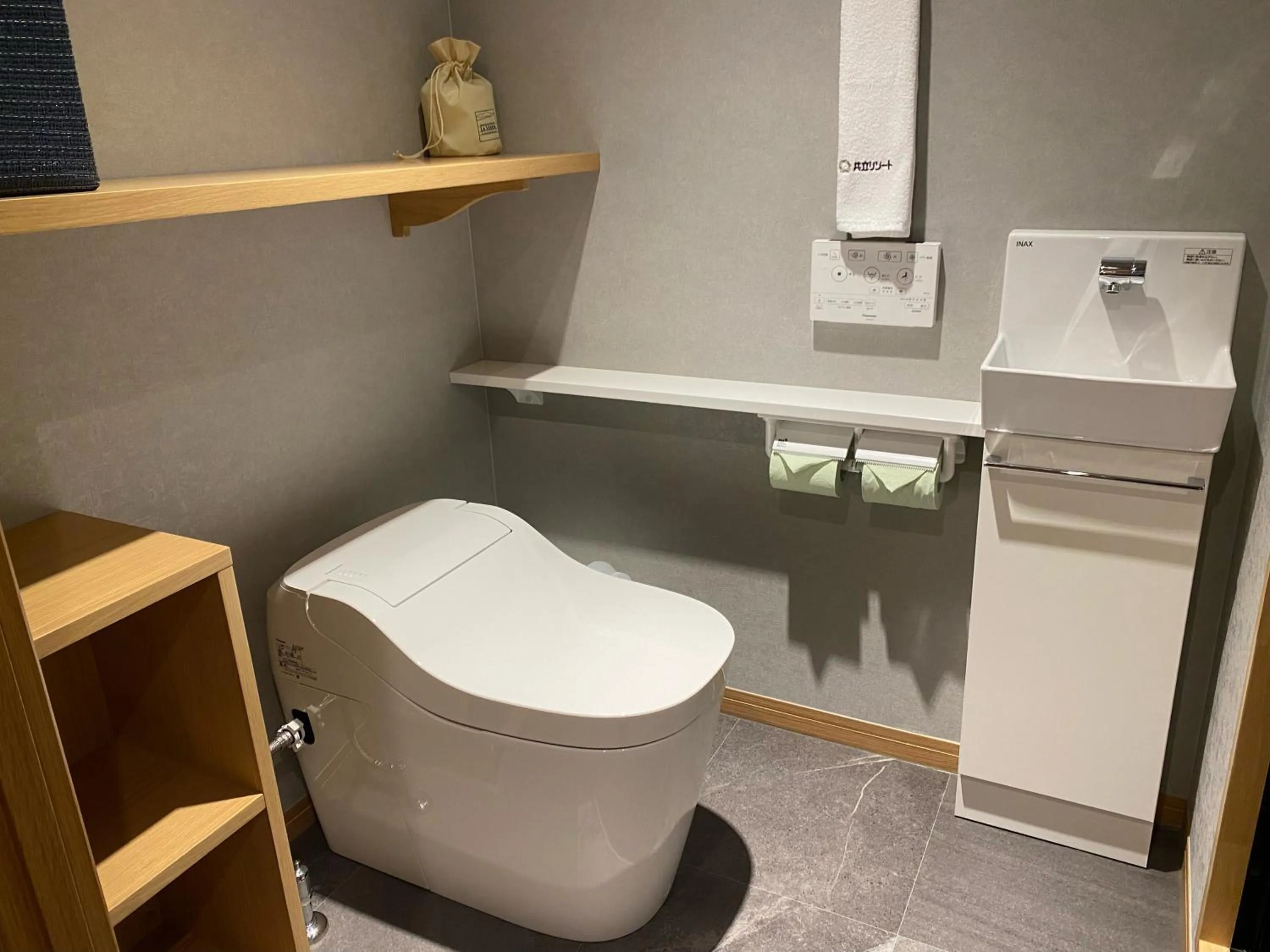 Toilet in La vista Yokosuka Kannonzaki Terrace