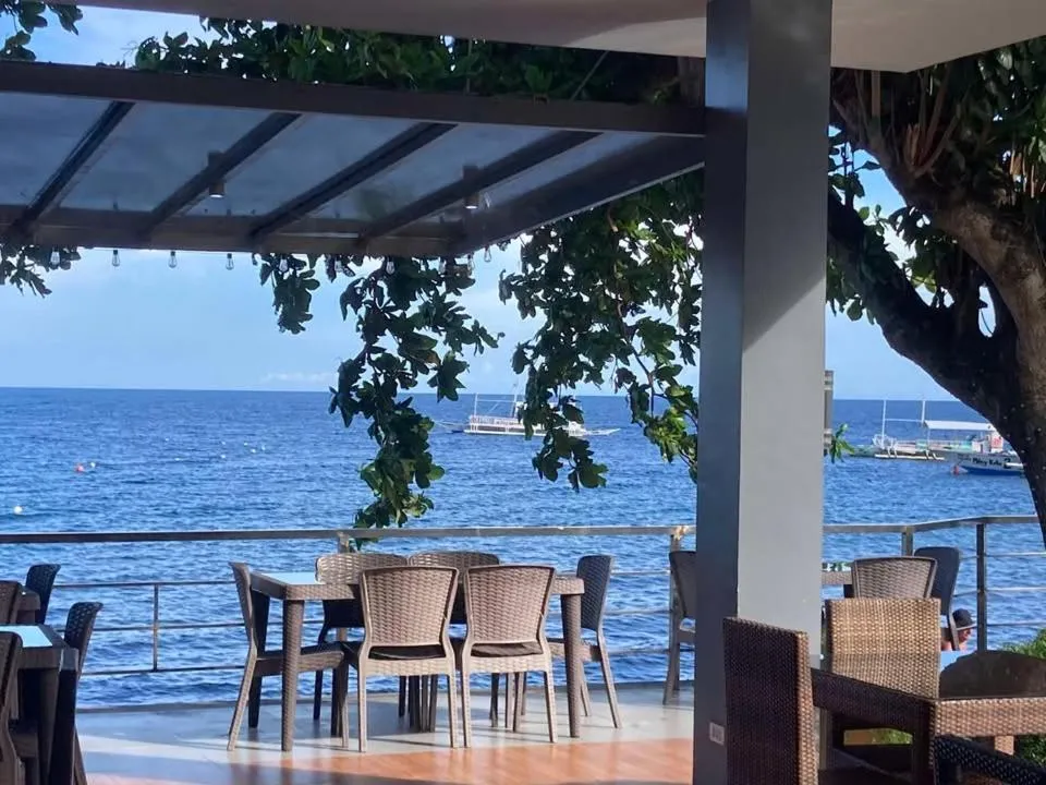 Restaurant/places to eat in Baki Divers and Beach Resort