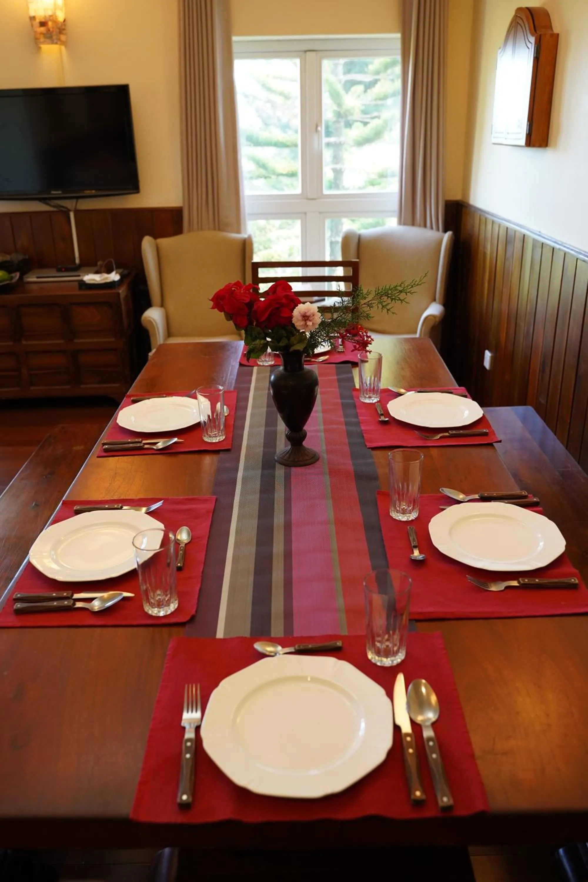 Restaurant/places to eat in Clouds Holiday Bungalow