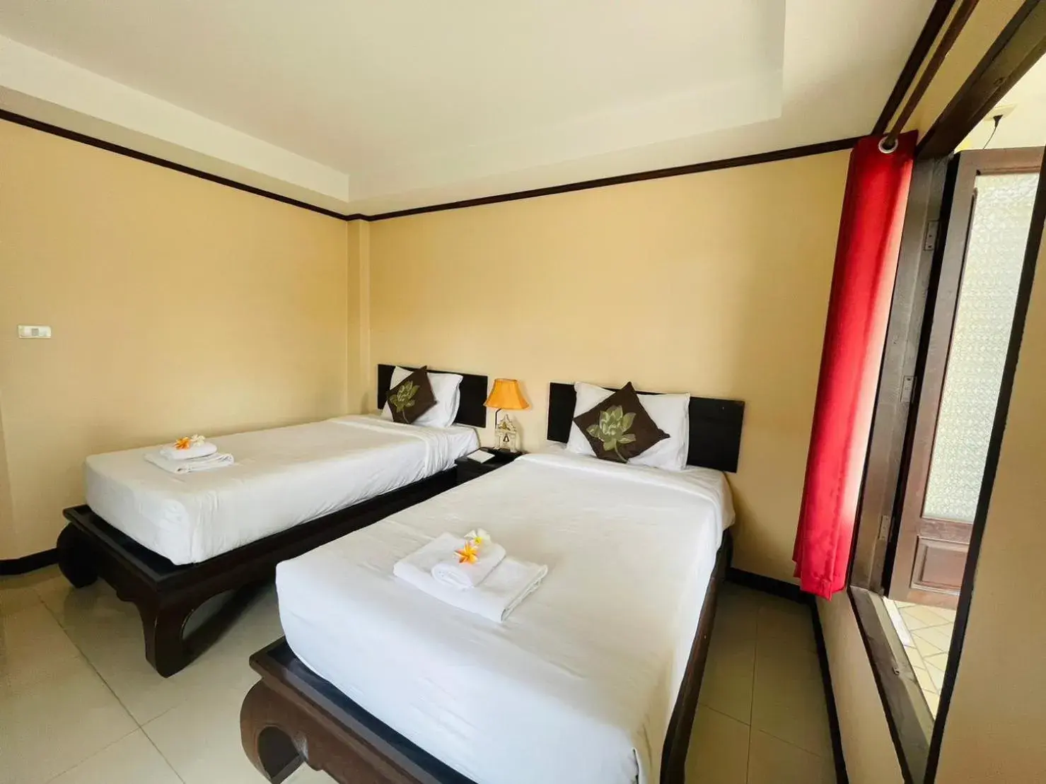 Superior Twin Room with City View in Na Thapae Chiangmai Hotel Superior Twin Room with City View in Na Thapae Chiangmai Hotel